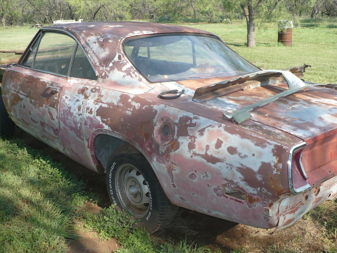 Ford Maverick Color matched door handles? P1090478