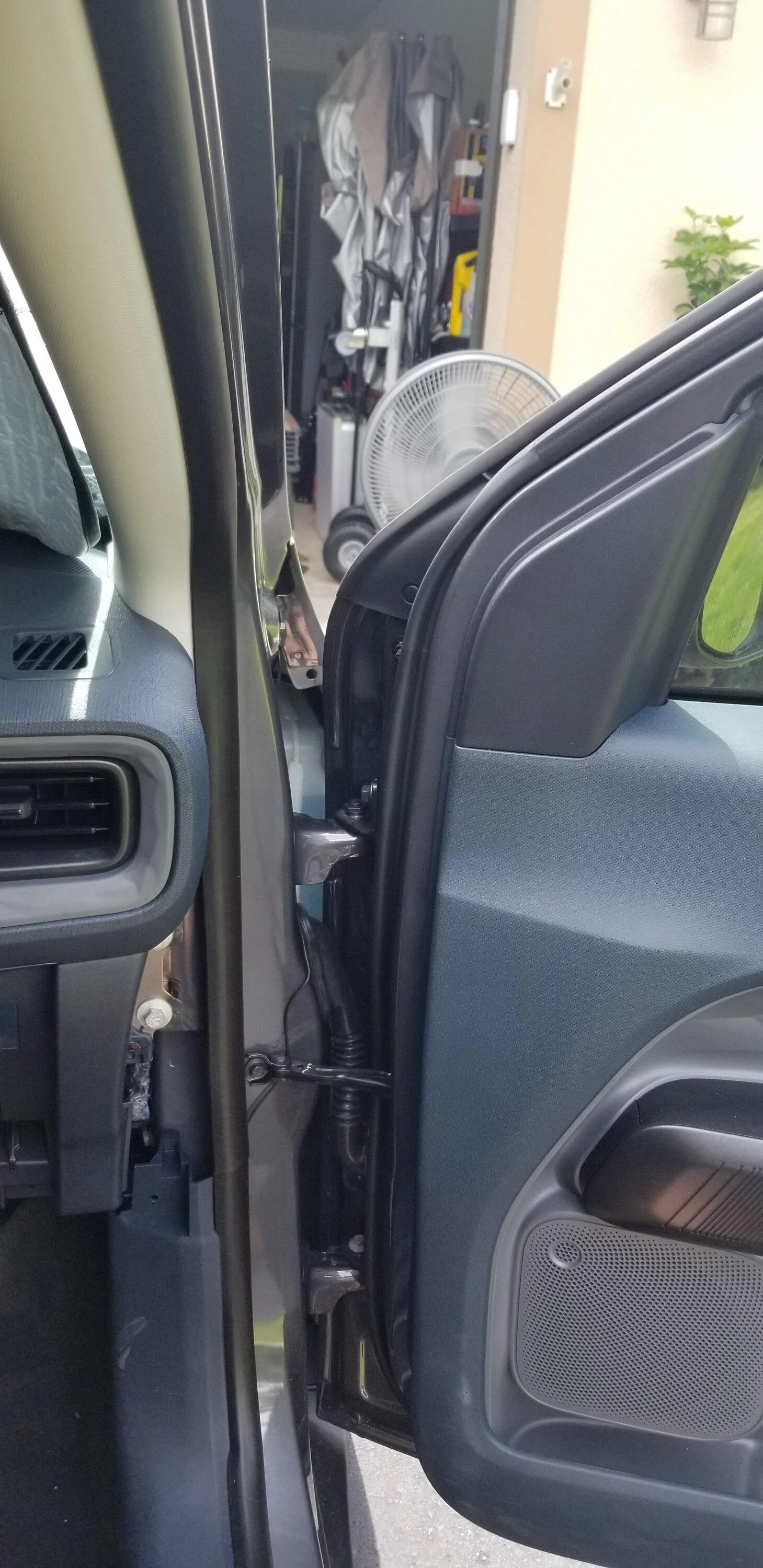 Ford Maverick Sirius XM Install in XL Hybrid- Commander Touch - Tool-Less (Almost) 20220915_131628