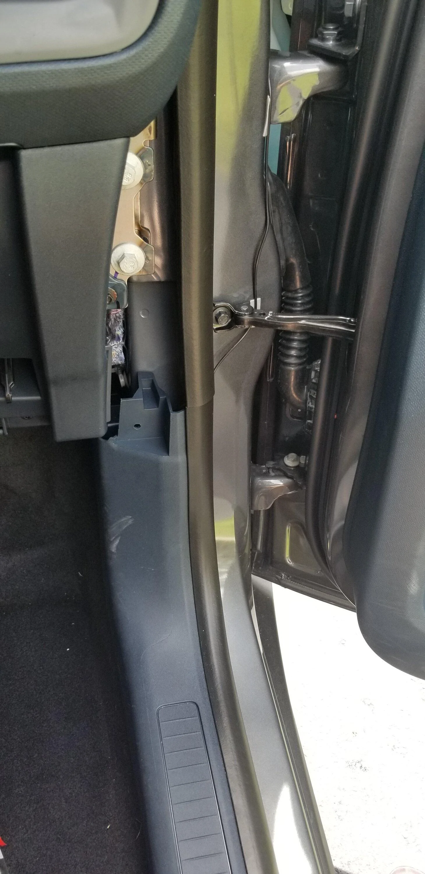 Ford Maverick Sirius XM Install in XL Hybrid- Commander Touch - Tool-Less (Almost) 20220915_132047