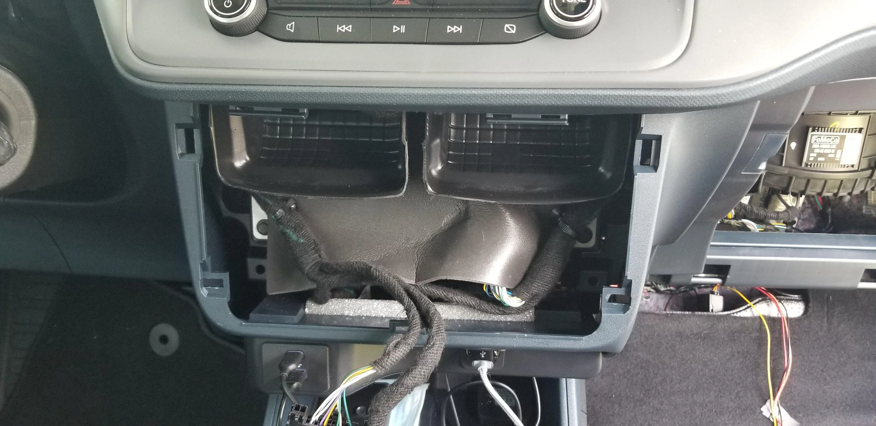 Ford Maverick Sirius XM Install in XL Hybrid- Commander Touch - Tool-Less (Almost) 20220915_132301