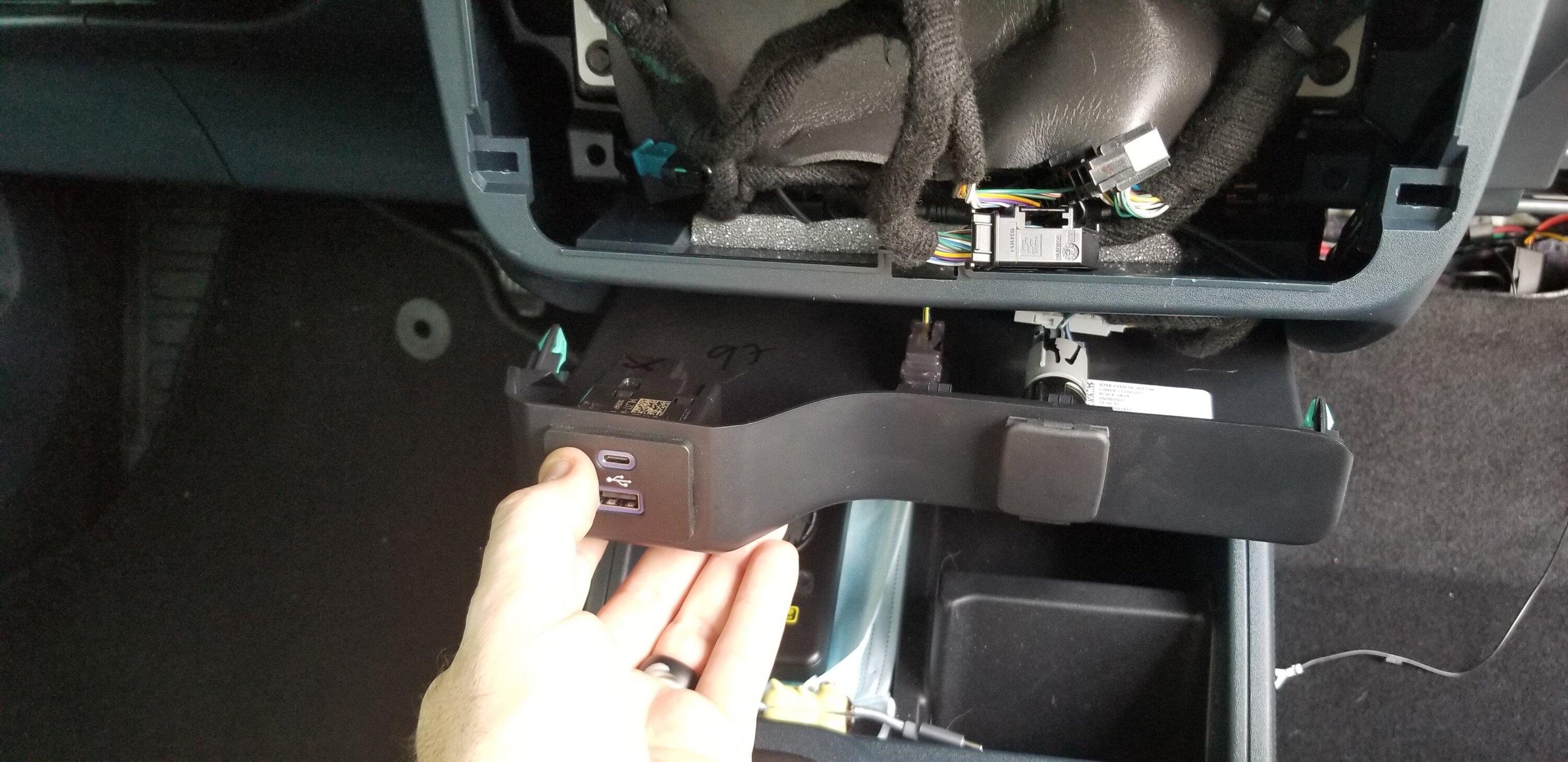 Ford Maverick Sirius XM Install in XL Hybrid- Commander Touch - Tool-Less (Almost) 20220915_133406