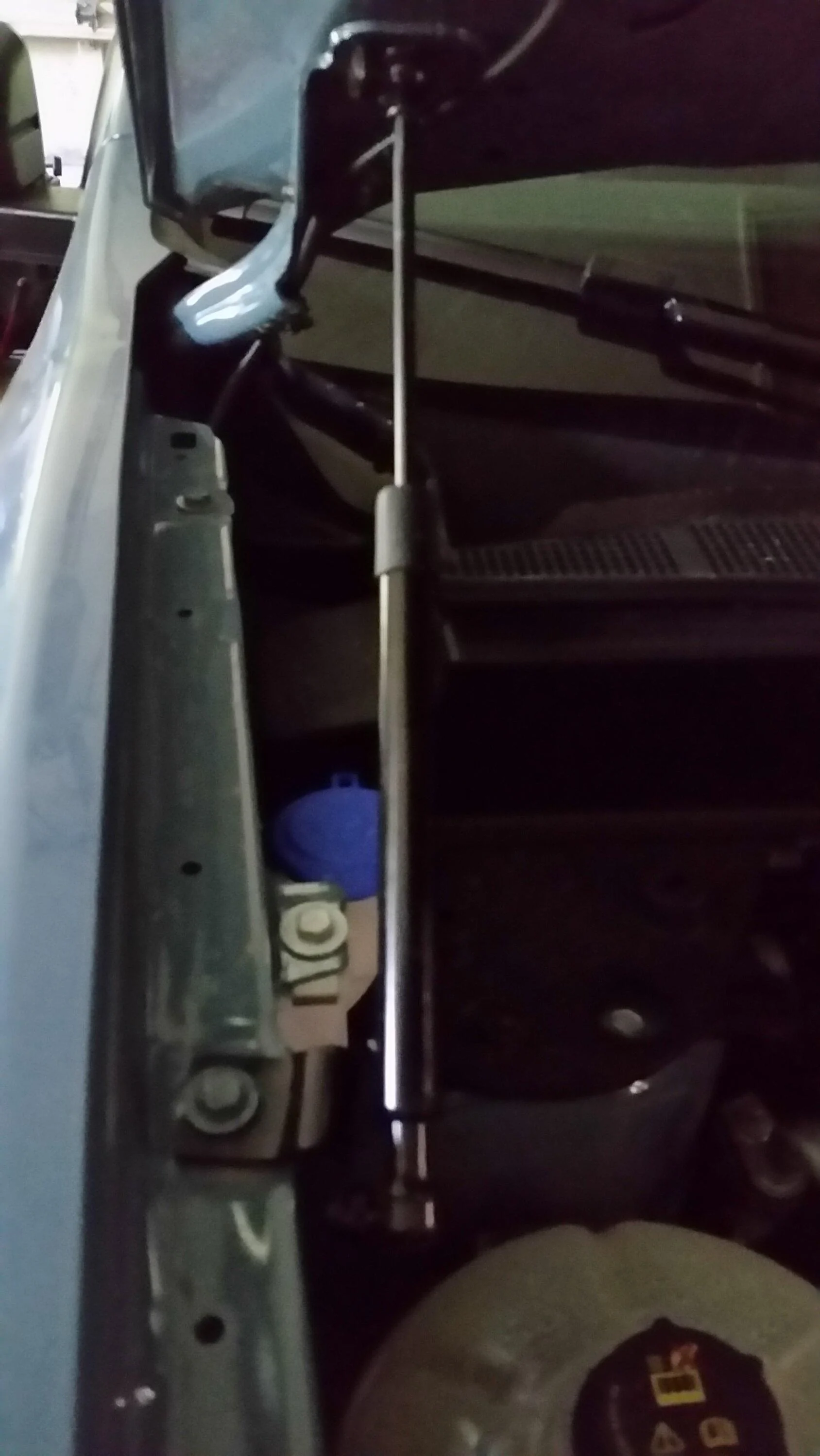 Ford Maverick Hood struts from the Far East 20220920_113607