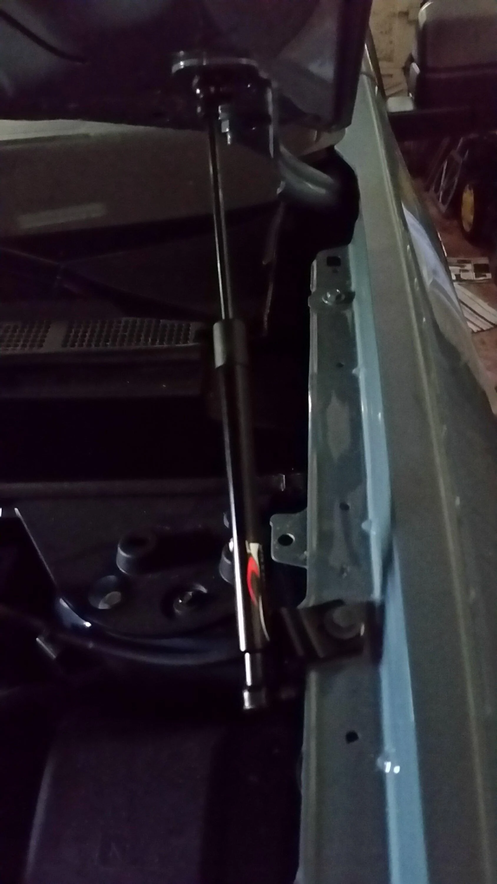 Ford Maverick Hood struts from the Far East 20220920_113554