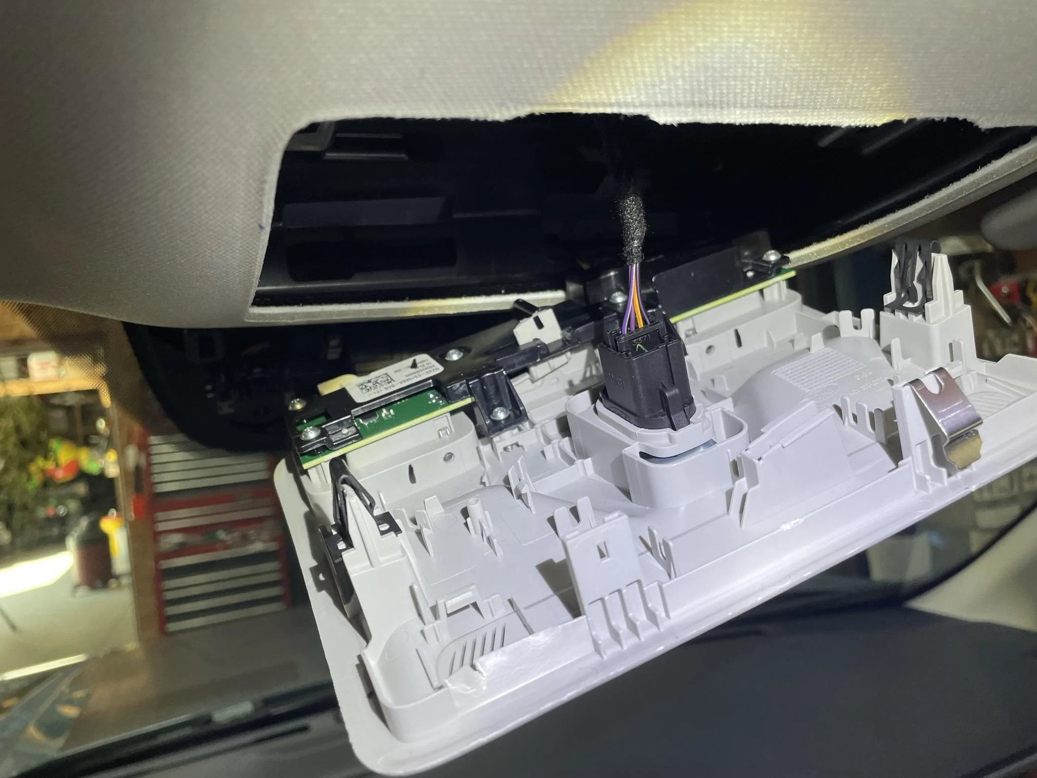 Ford Maverick Cheap auto-dimming, homelink mirror FED8AE5D-092A-4445-8783-470D05F0F431