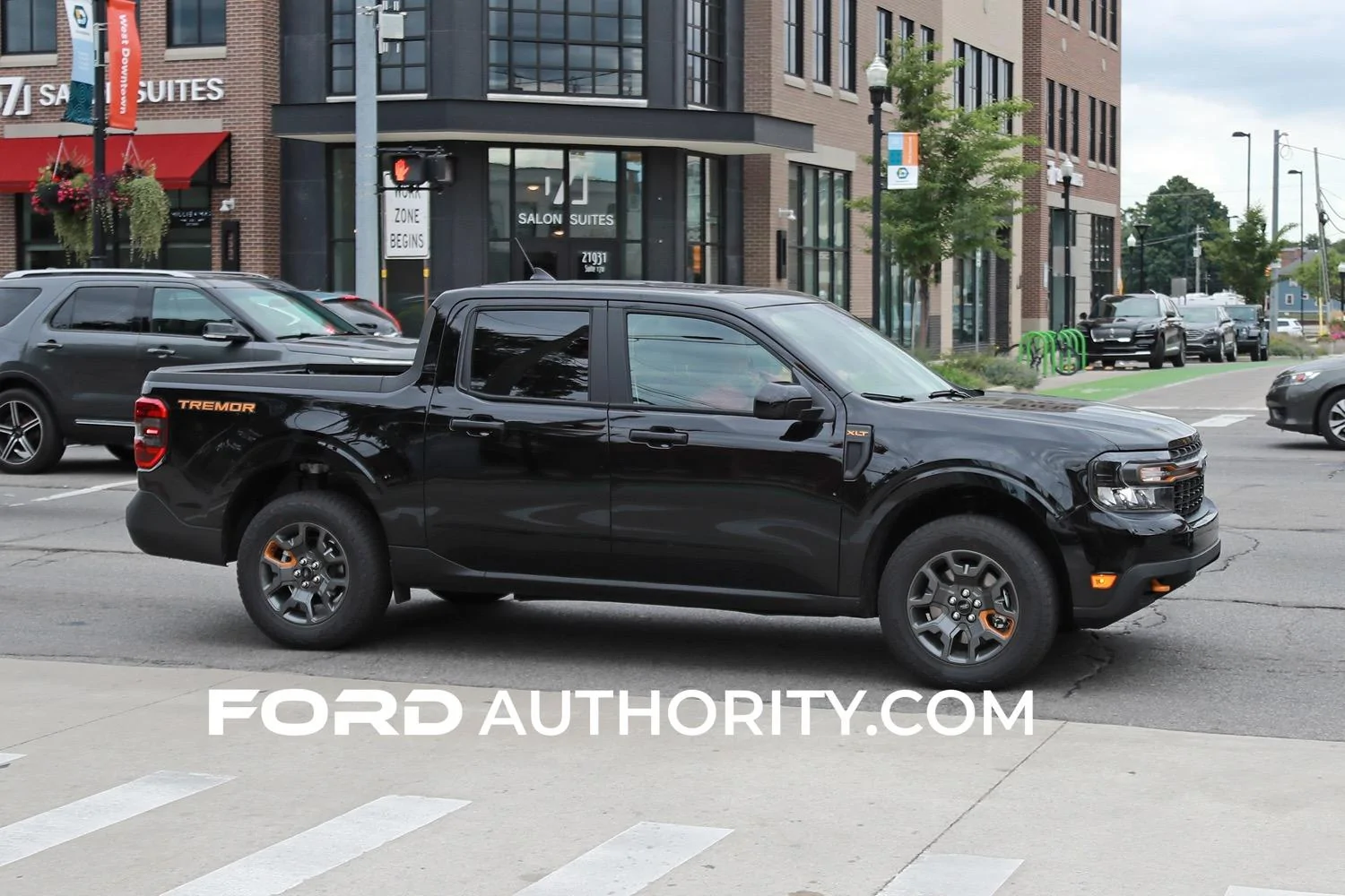 Ford Maverick Tremor Maverick XLT spotted in Shadow Black 2023-Ford-Maverick-Tremor-Shadow-Black-September-2022-Exterior-005