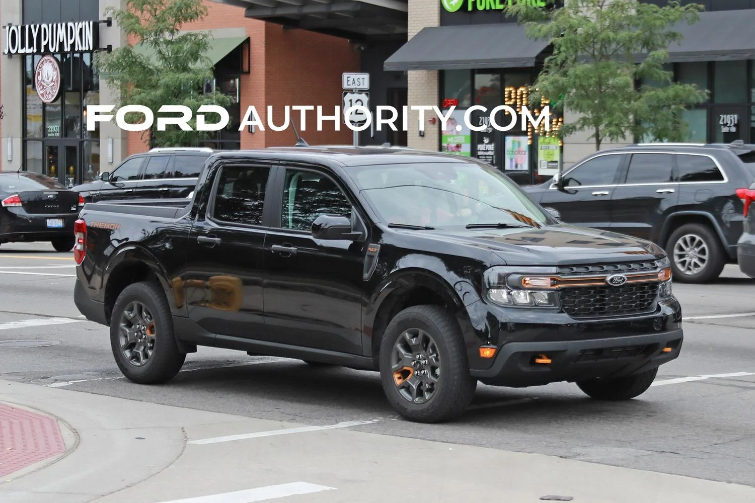 Ford Maverick Tremor Maverick XLT spotted in Shadow Black remor-shadow-black-september-2022-exterior-002-jpg