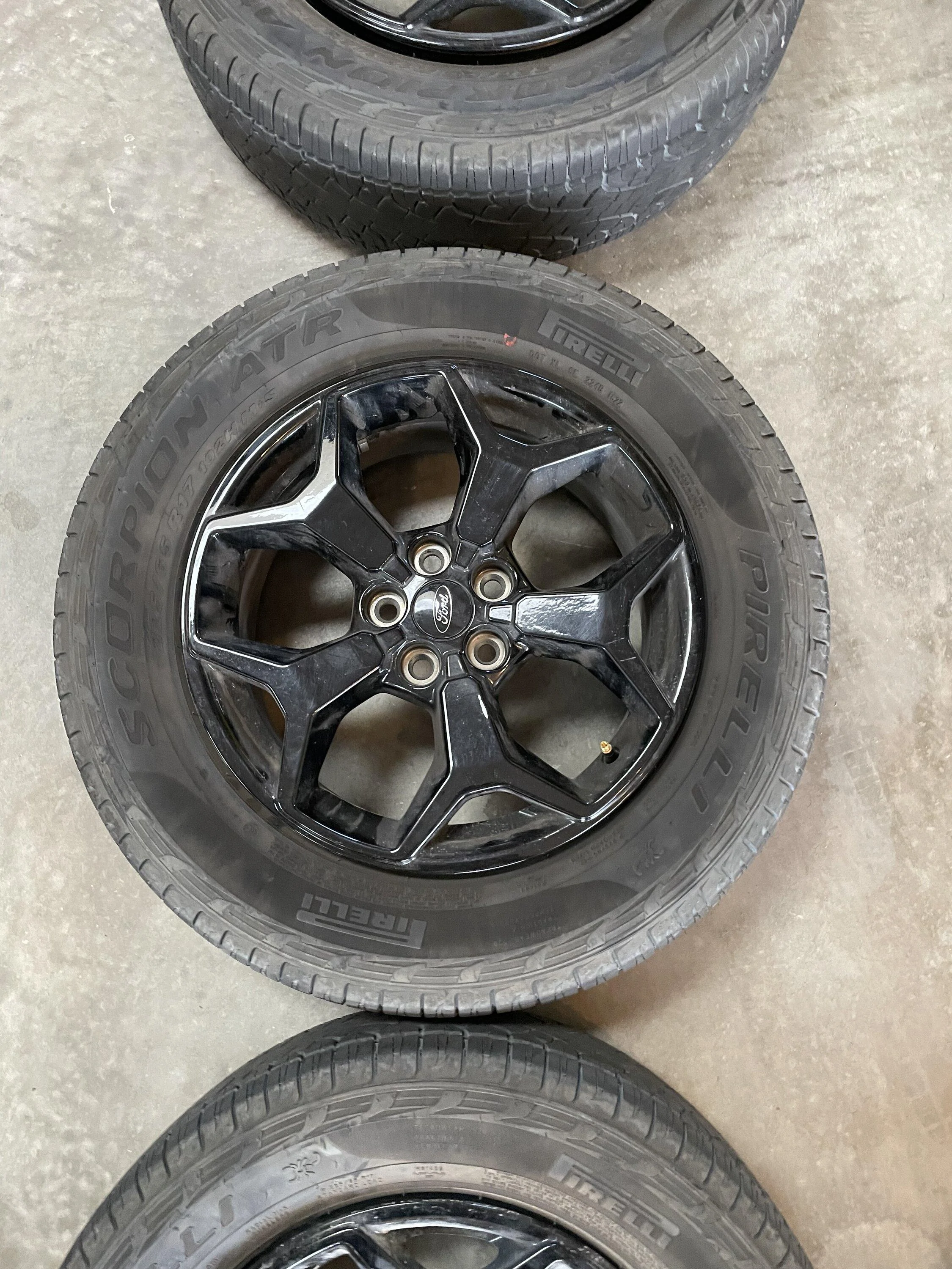 Ford Maverick XLT FX4 Wheels 2D8F1567-3A2D-457B-A757-4E27B3A3AEC6