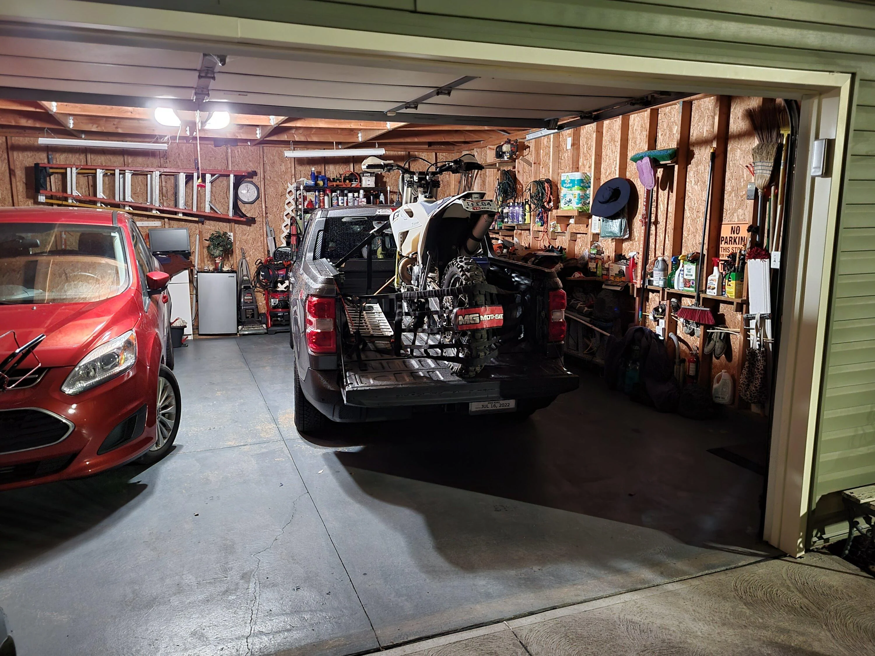 Ford Maverick Ecoboost setup for kayaks and 16ft boat using Thule Mid Pro racks - trip report 20220607_001919