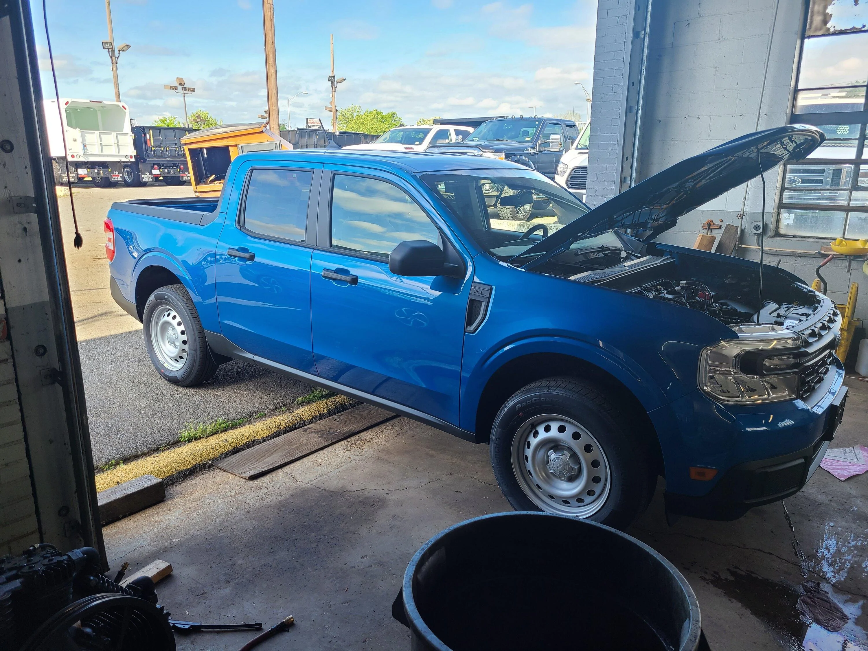 Ford Maverick 22 XL Lobo St Paddle shifters ,f150 Fog light Switch and Fog lights, Rotiforms Wheels Scale Suspension lowered and much more Oem Ford Accesories. 20220505_092113