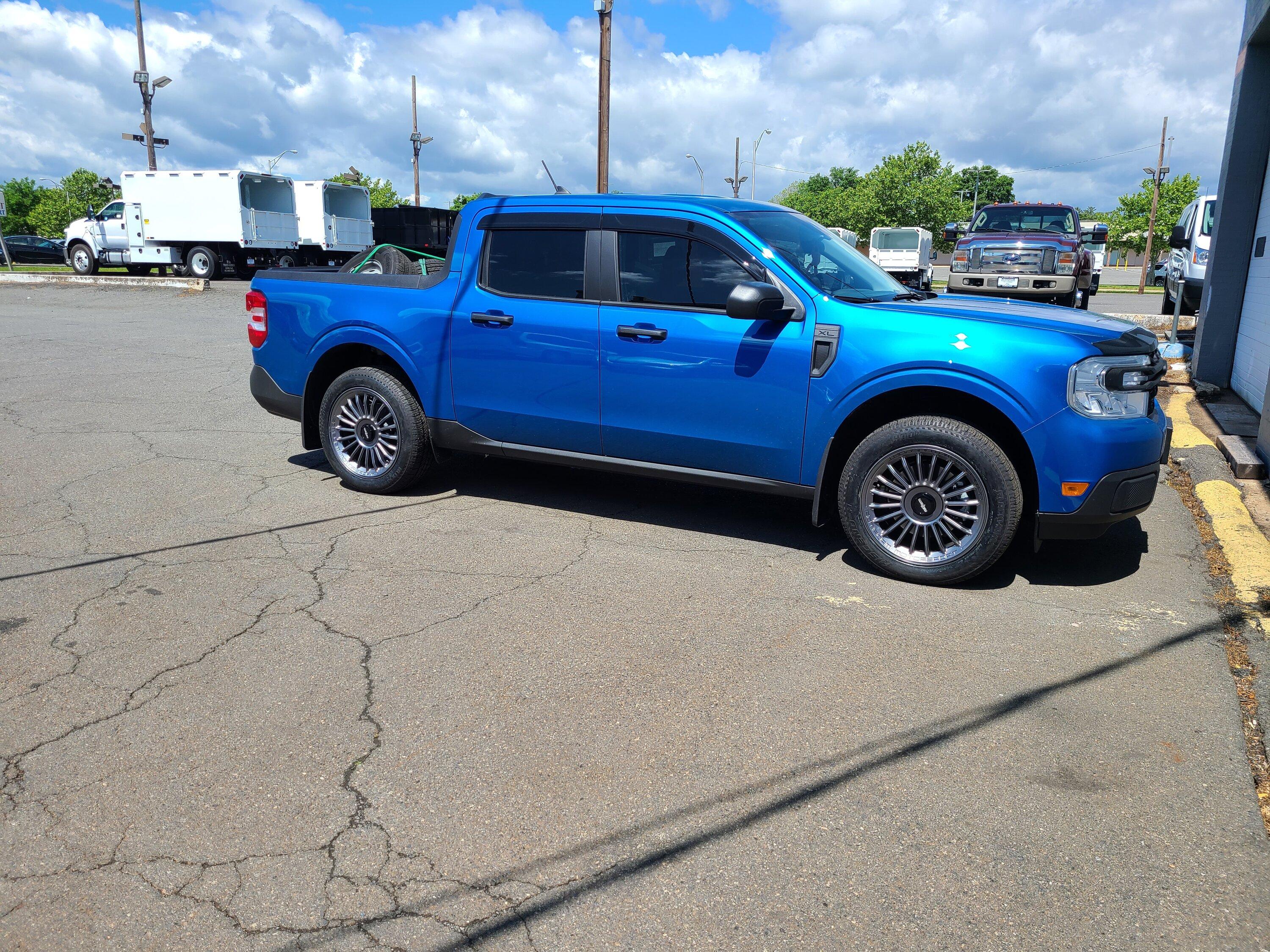 Ford Maverick 22 XL Lobo St Paddle shifters ,f150 Fog light Switch and Fog lights, Rotiforms Wheels Scale Suspension lowered and much more Oem Ford Accesories. 20220519_112754