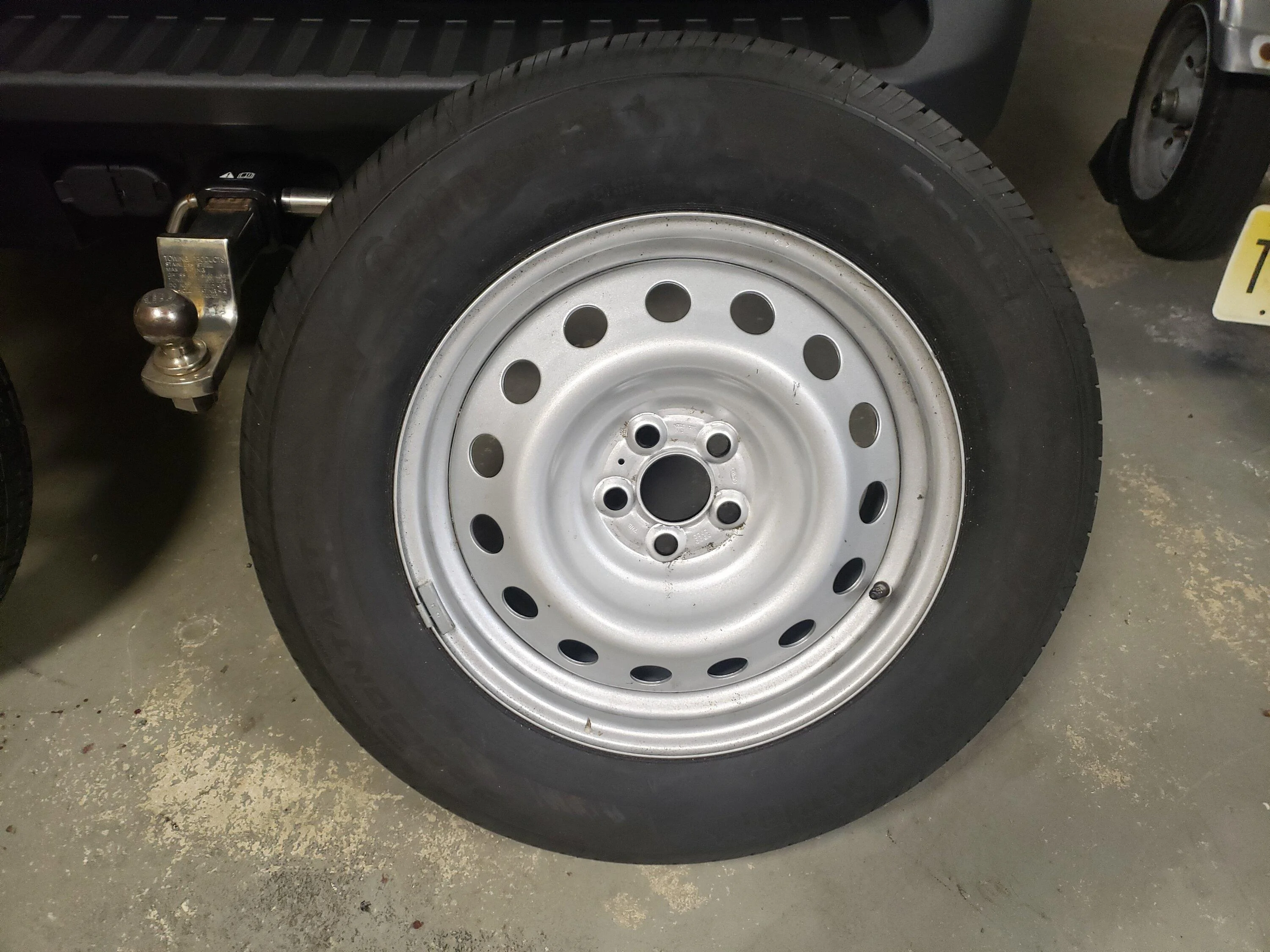 Ford Maverick New take off steel wheel and tire 20221002_112712