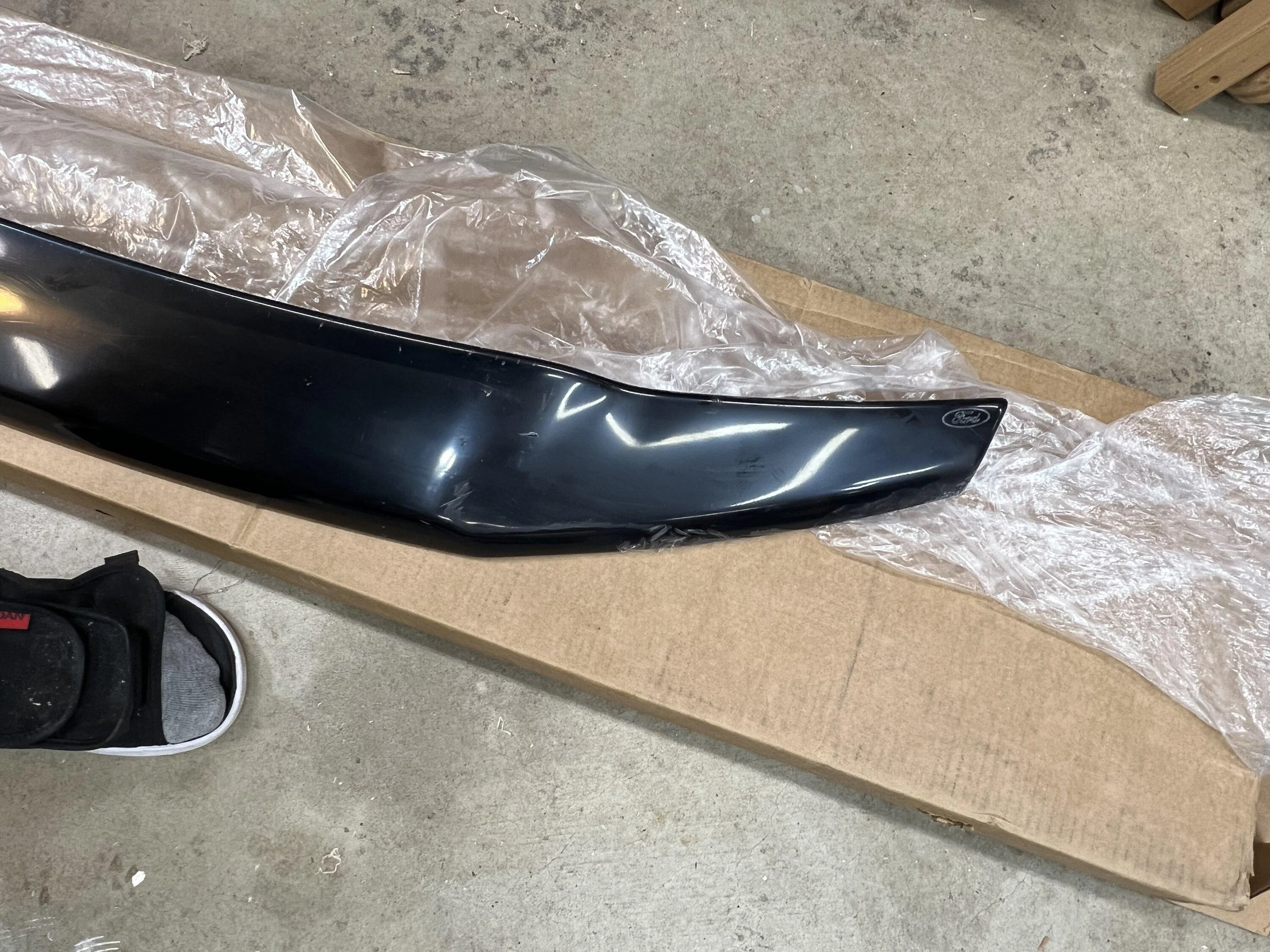 Ford Maverick Ford Maverick hood protecter 17A0F29F-632B-4CD5-B27E-6BE1309B98D5