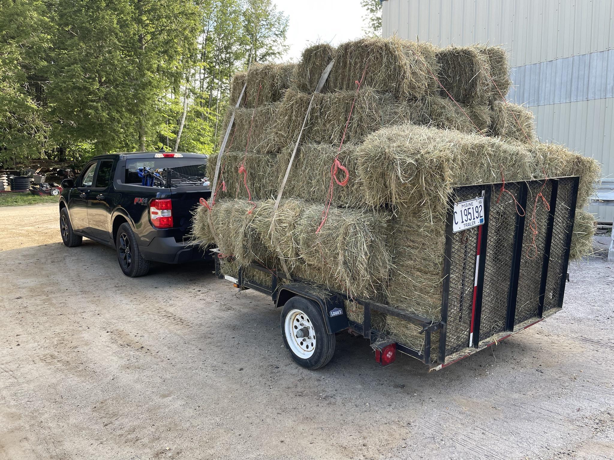 Ford Maverick Towing hay, hauling motorcycles ufjPqq9