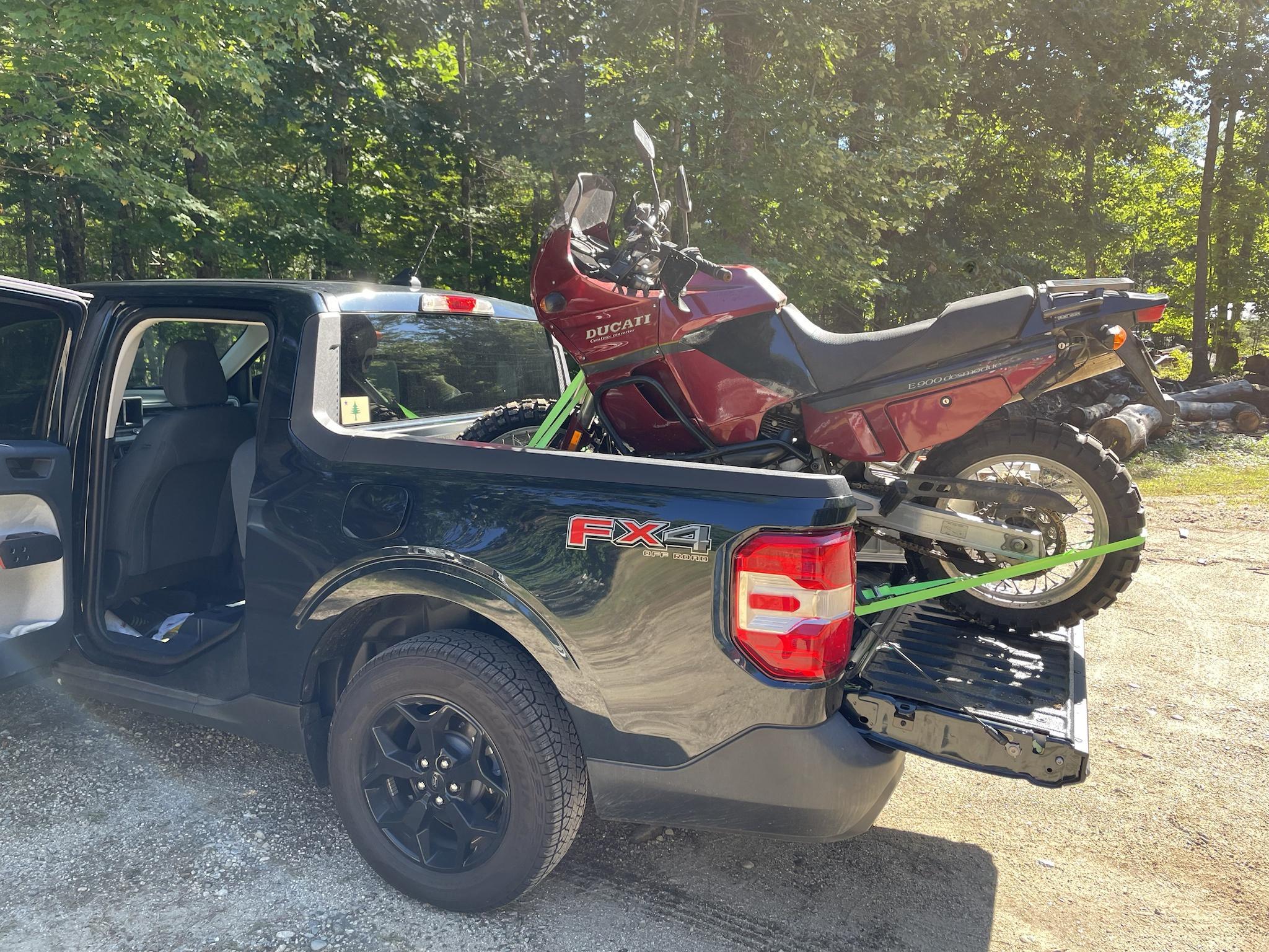 Ford Maverick Towing hay, hauling motorcycles XO3Rq6R