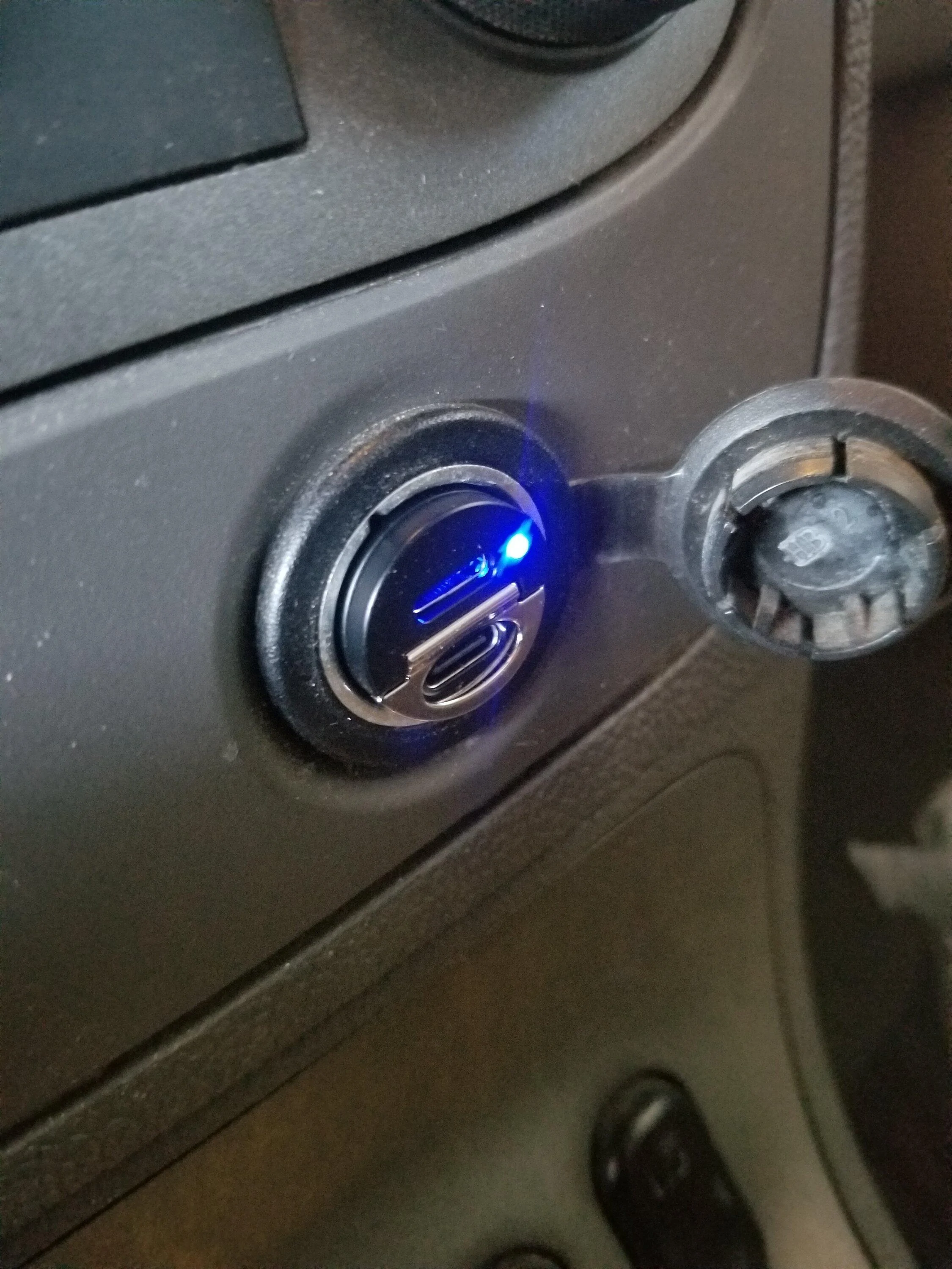 Ford Maverick Ultra compact lighter socket dual phone charger 20221015_175702