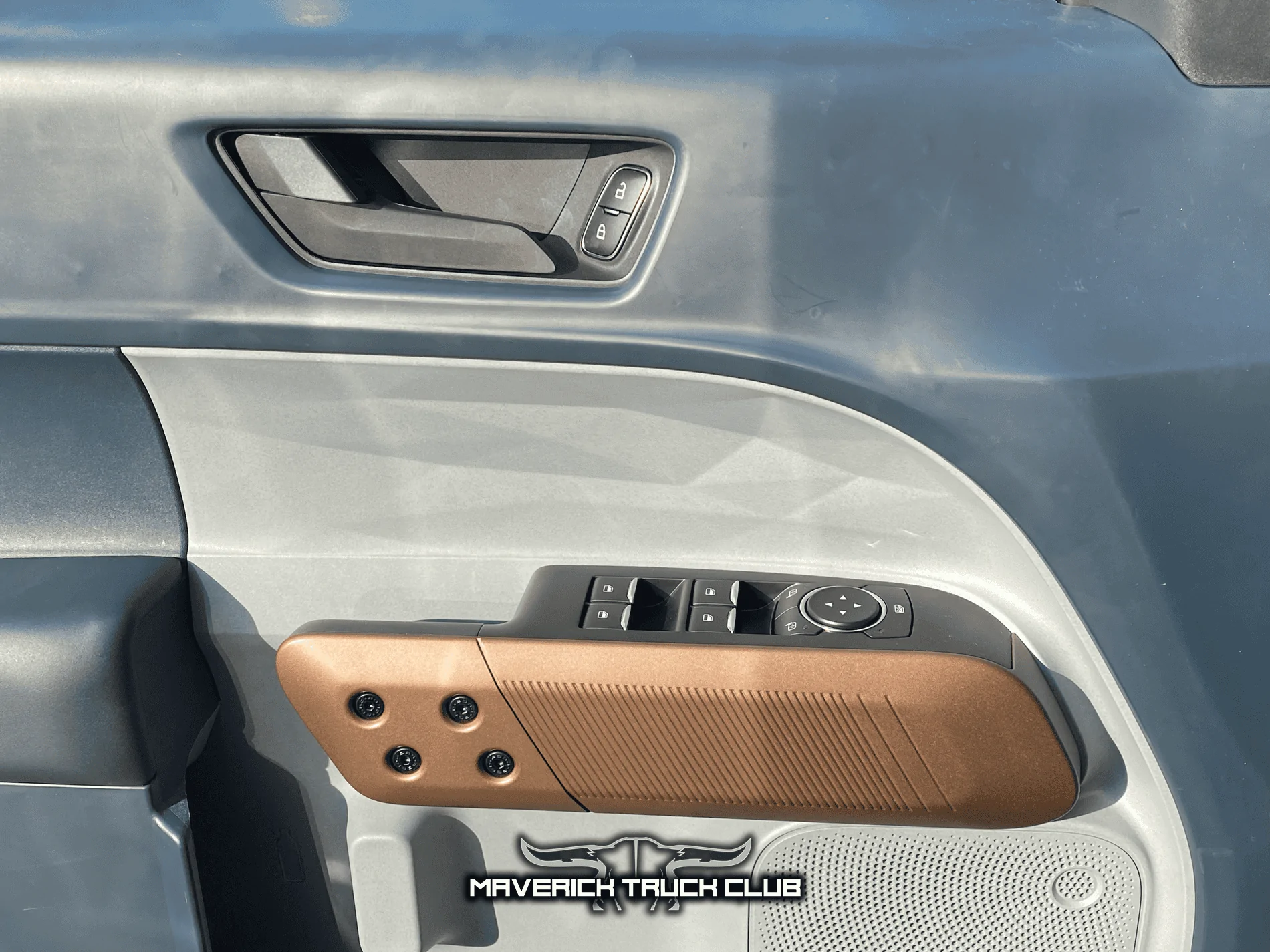 Ford Maverick Closeup looks @ Alto Blue 2022 Maverick Lariat - Exterior & Interior tempimagezhy5xe-png
