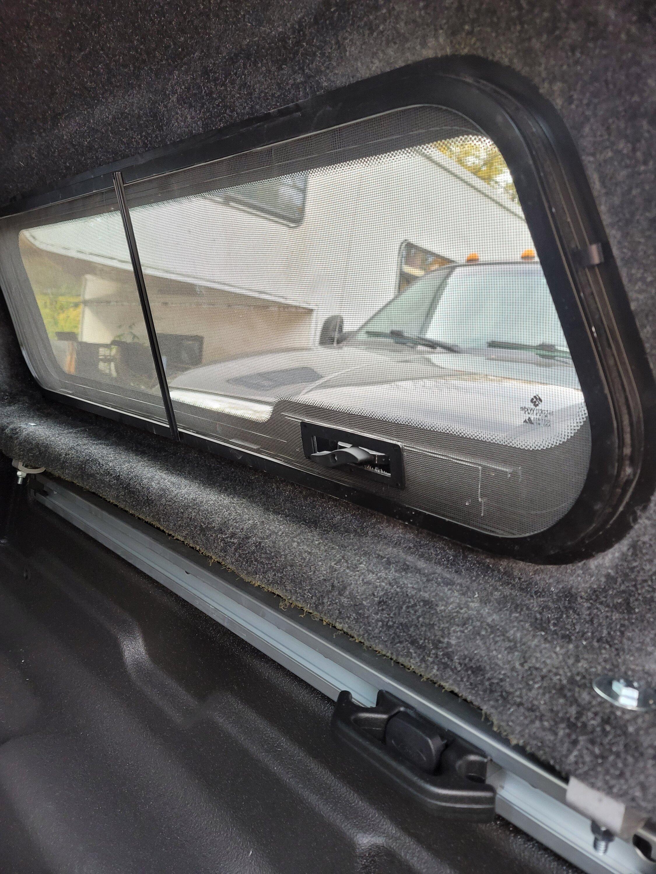 Ford Maverick Just received my Leer cap (paint matched) 20221028_152842
