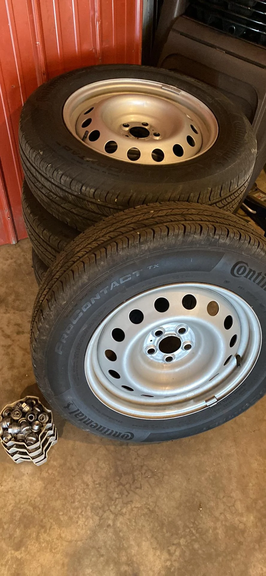 Ford Maverick Steelies complete with TPMS sensors 4EF9107C-FAE0-4DAD-A8A2-679CF54E49FE