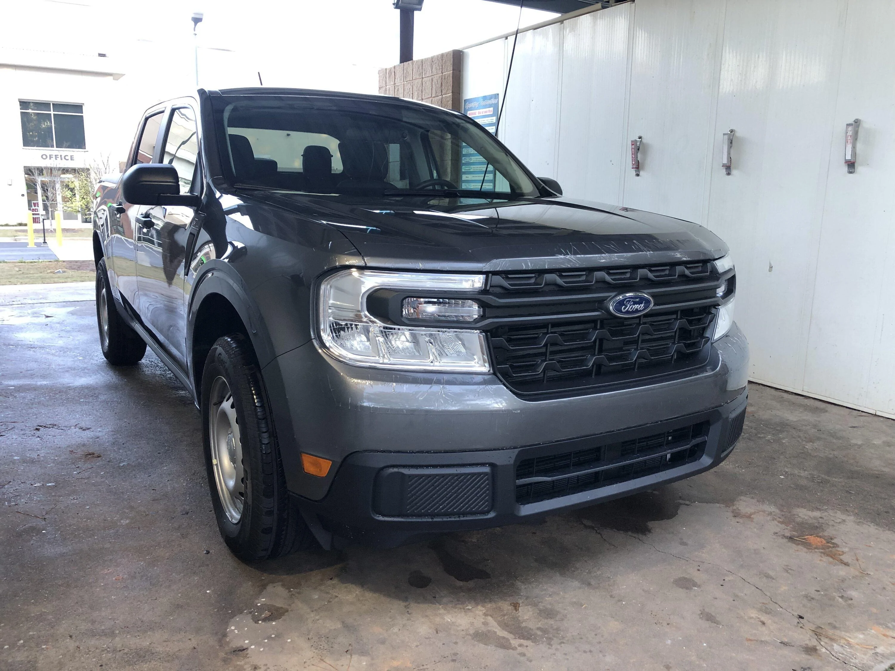 Ford Maverick Dial Shifter causes accident in car wash 34192D17-8BAC-4326-9E7B-8B7FEBC77729