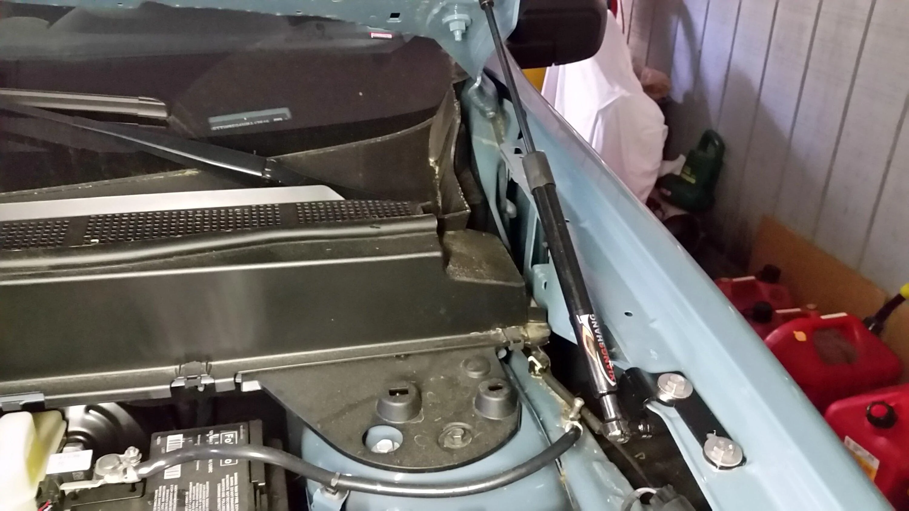 Ford Maverick Hood struts from the Far East 20221101_162854