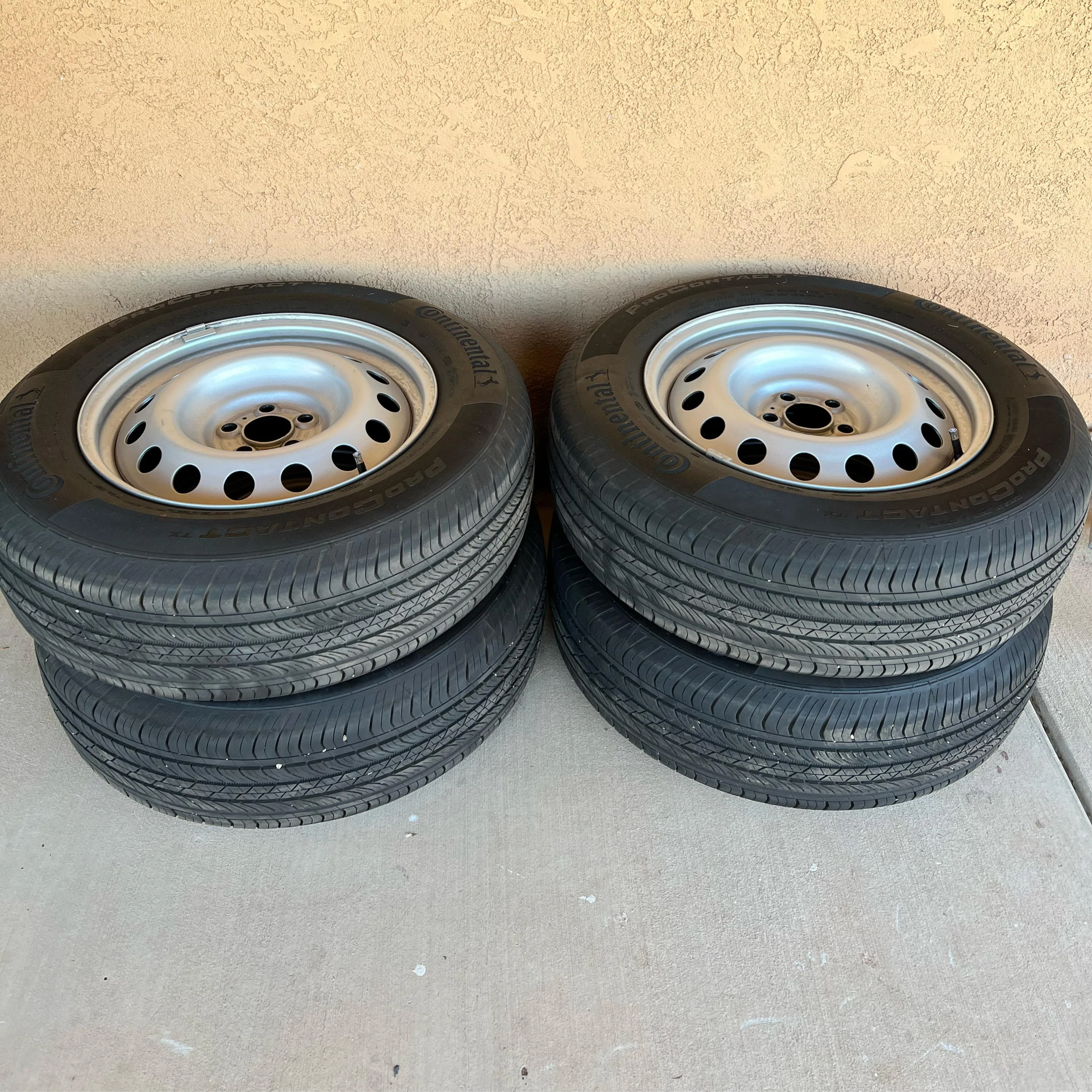 Ford Maverick Steel wheels and tires w/TPMS sensors C4C76CCC-697D-4152-B7B4-3A27E0F1A801