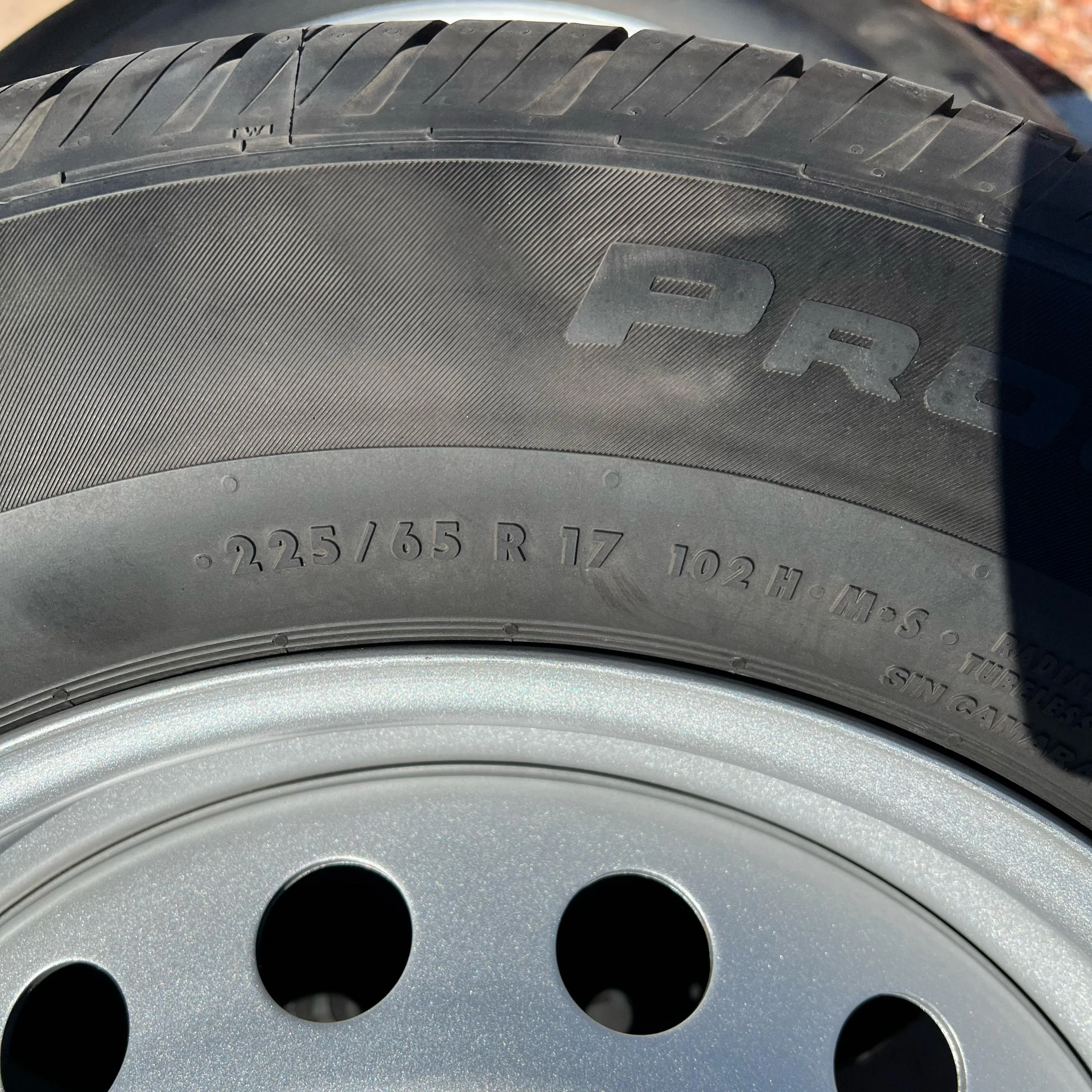 Ford Maverick Steel wheels and tires w/TPMS sensors ED4AC9D1-AF25-4E59-B99F-464CC2E535D3