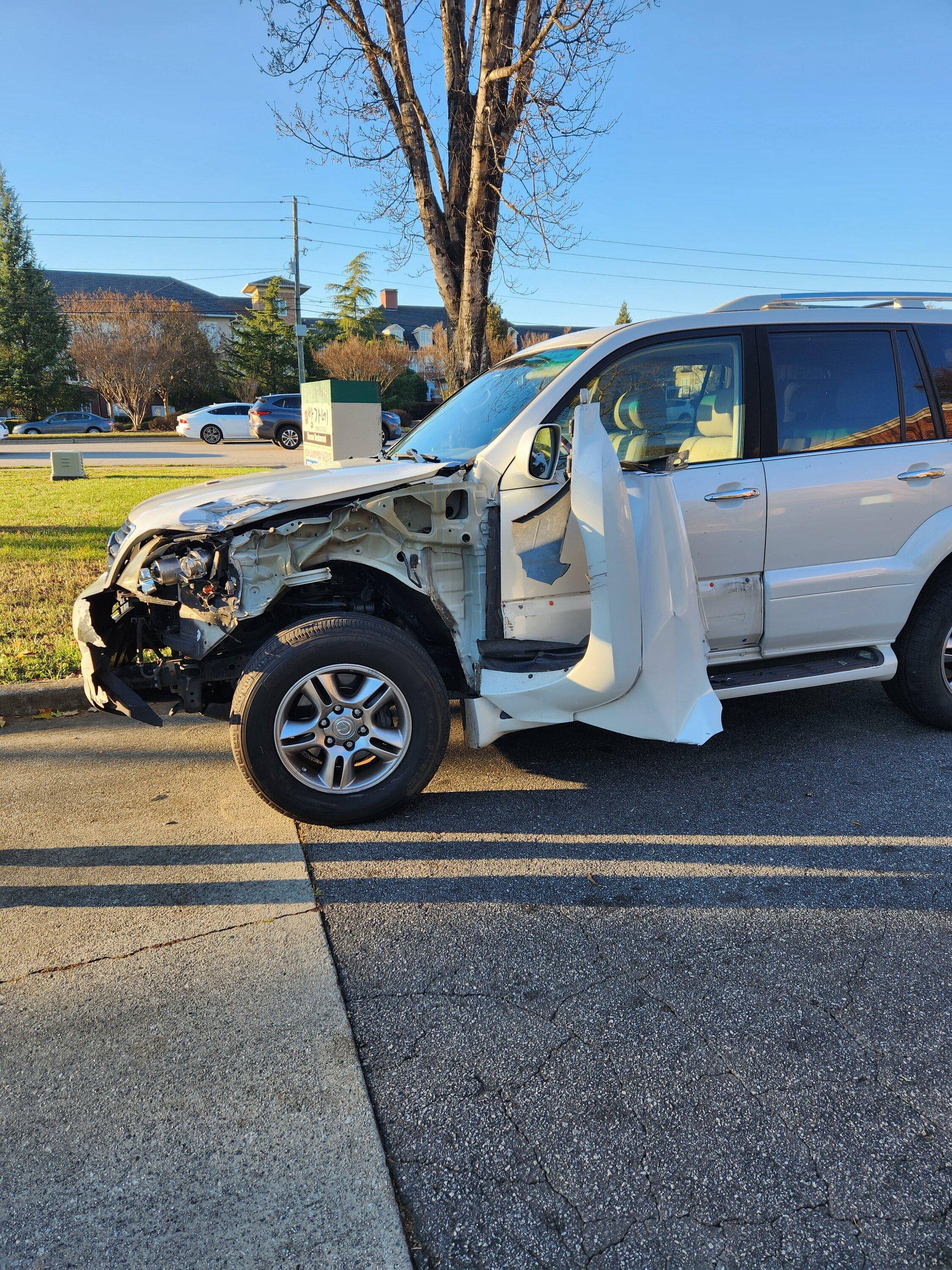 Ford Maverick Maverick vs Lexus 470 collision 20221117_162952