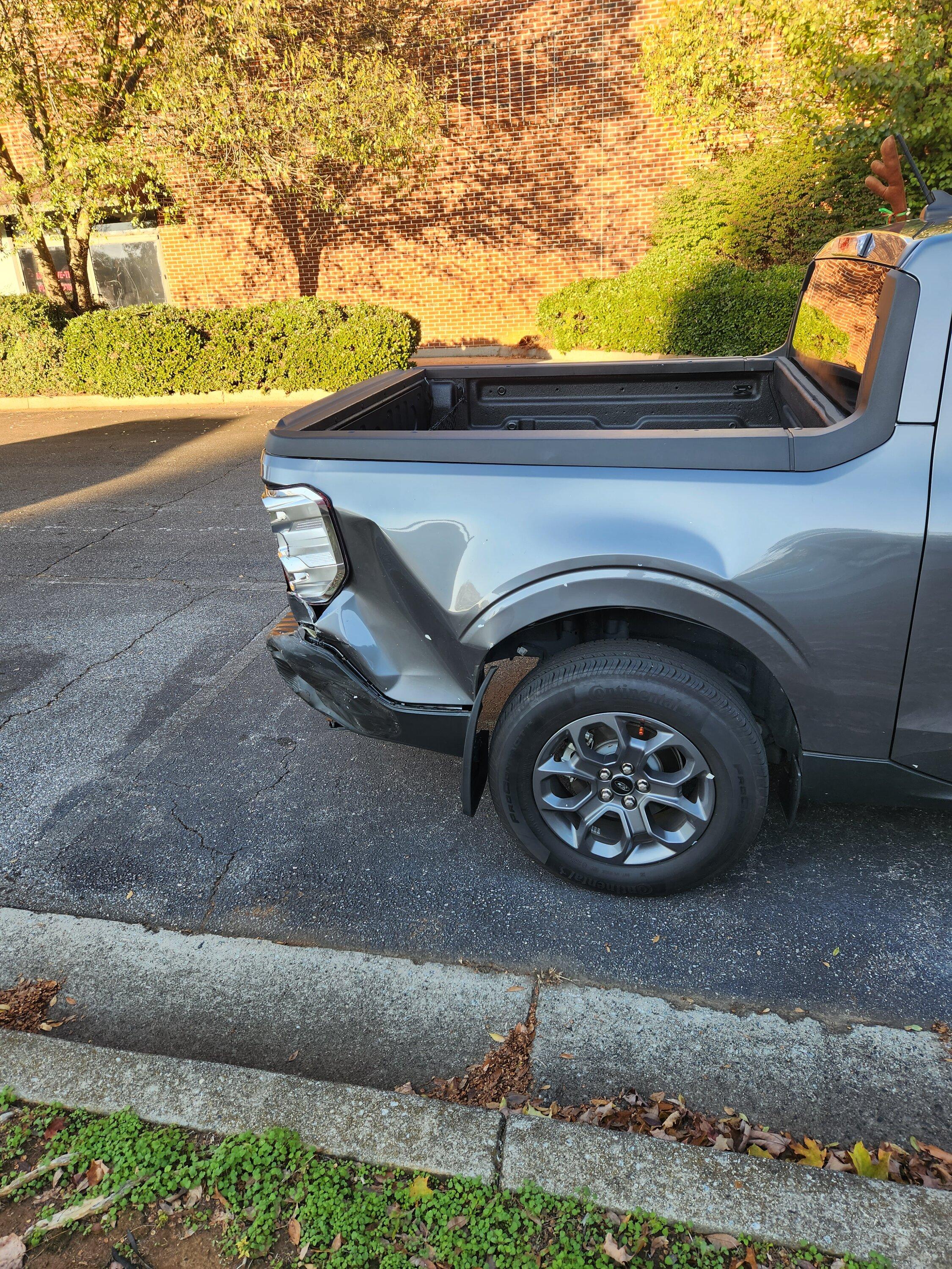 Ford Maverick Maverick vs Lexus 470 collision 20221117_163102