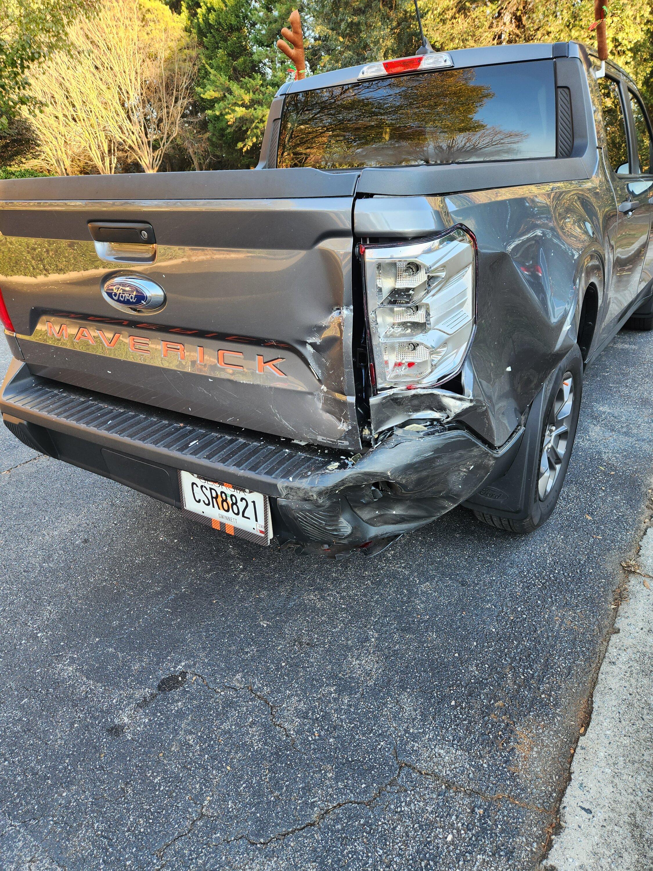 Ford Maverick Maverick vs Lexus 470 collision 20221117_163121