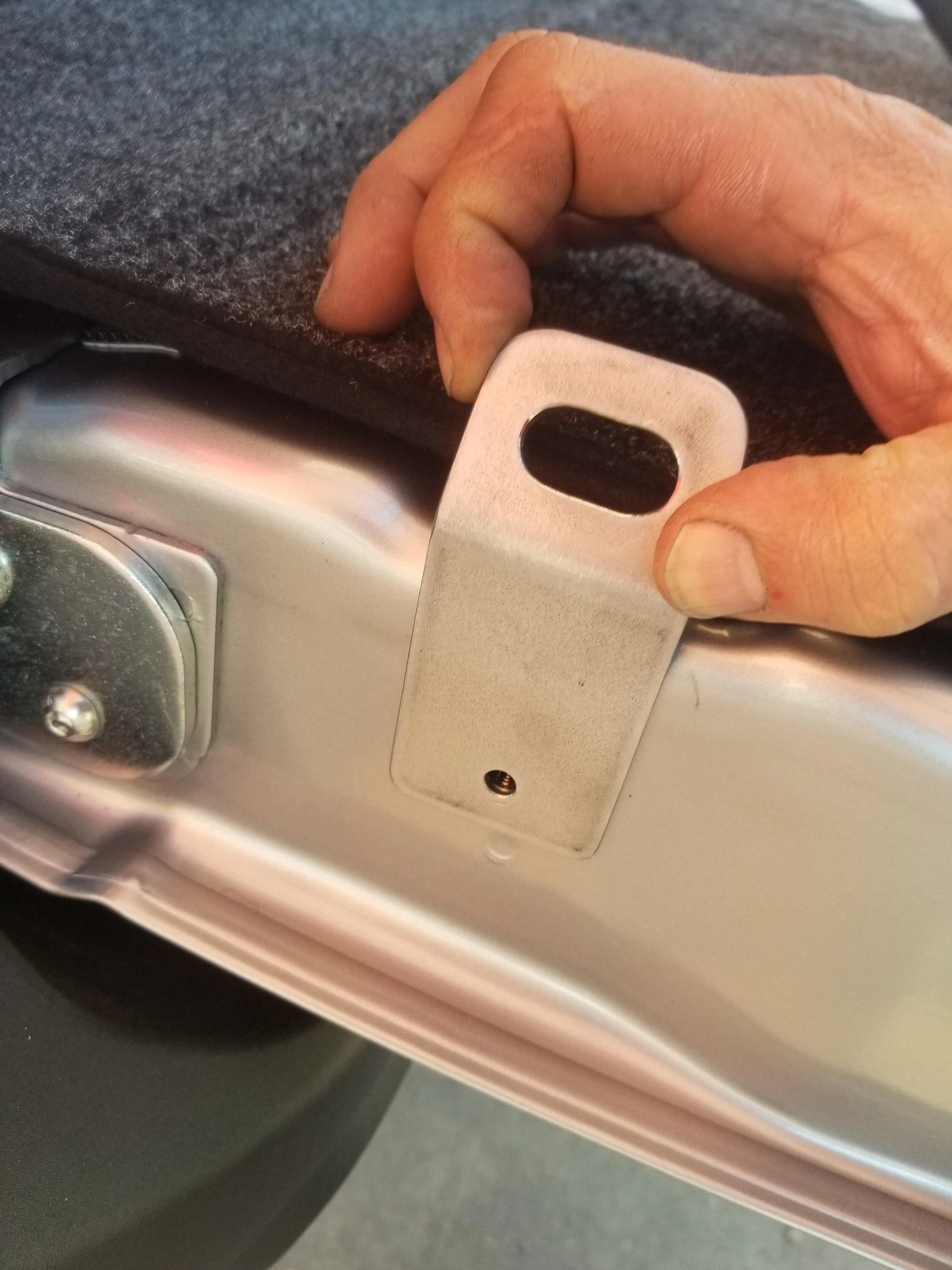 Ford Maverick Possible tie down solution for tailgate assist? 20221122_124555