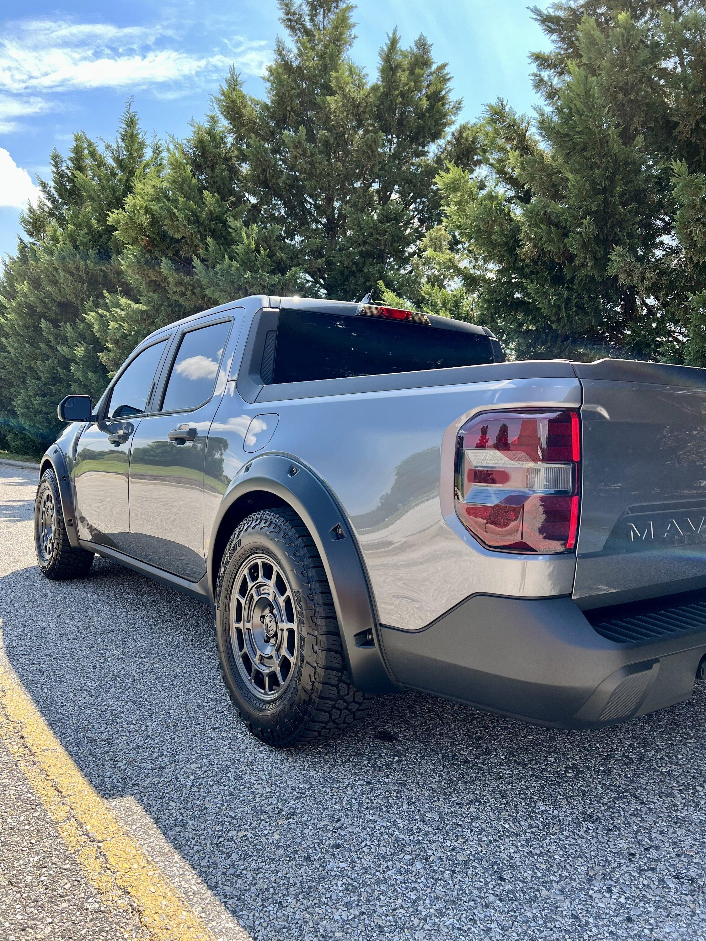 Ford Maverick Gave it some hips ( Bushwacker flares ) mav4