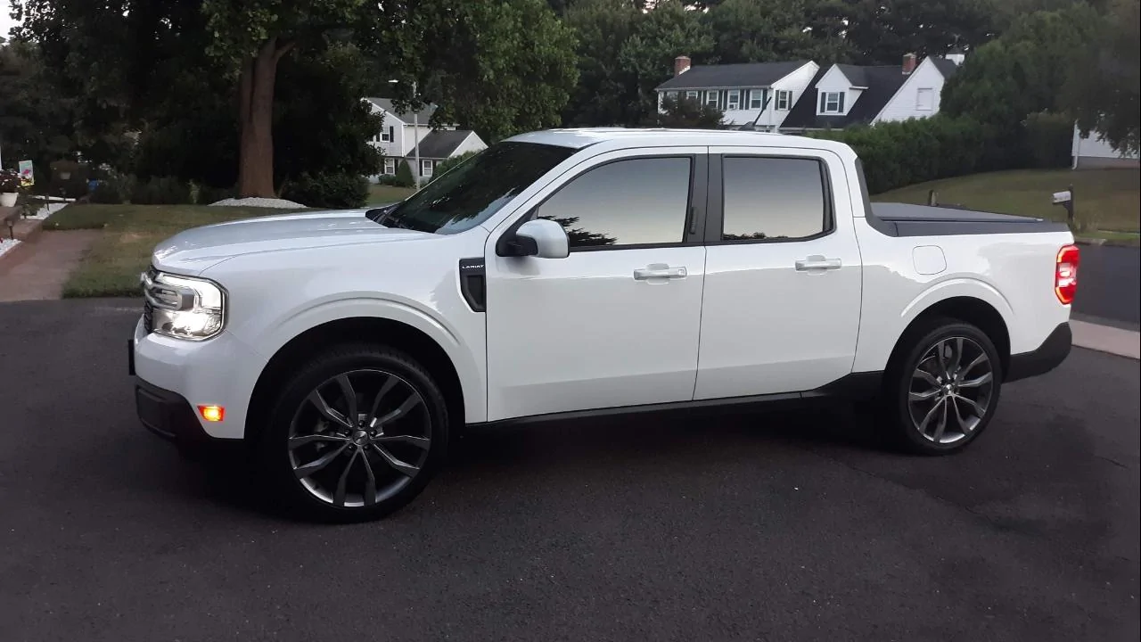 Ford Maverick White Maverick with aftermarket wheels? Screenshot_20221210-055457_Photos