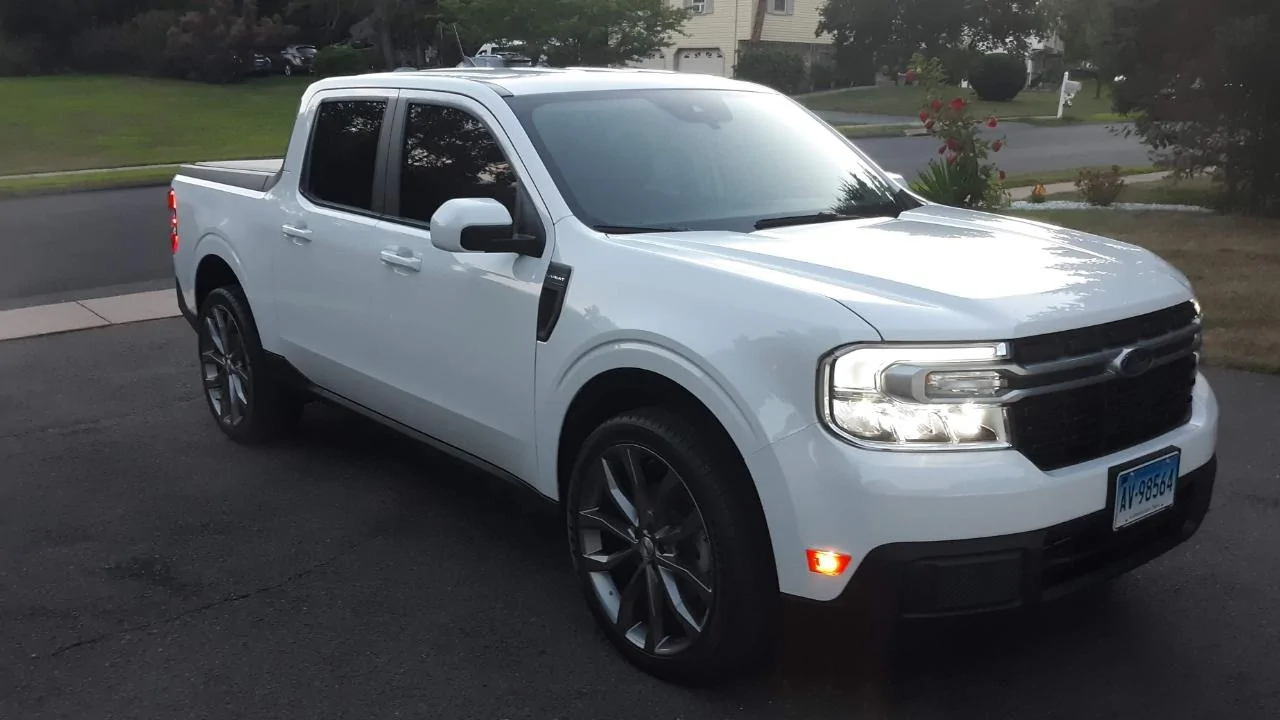 Ford Maverick White Maverick with aftermarket wheels? Screenshot_20221210-055522_Photos