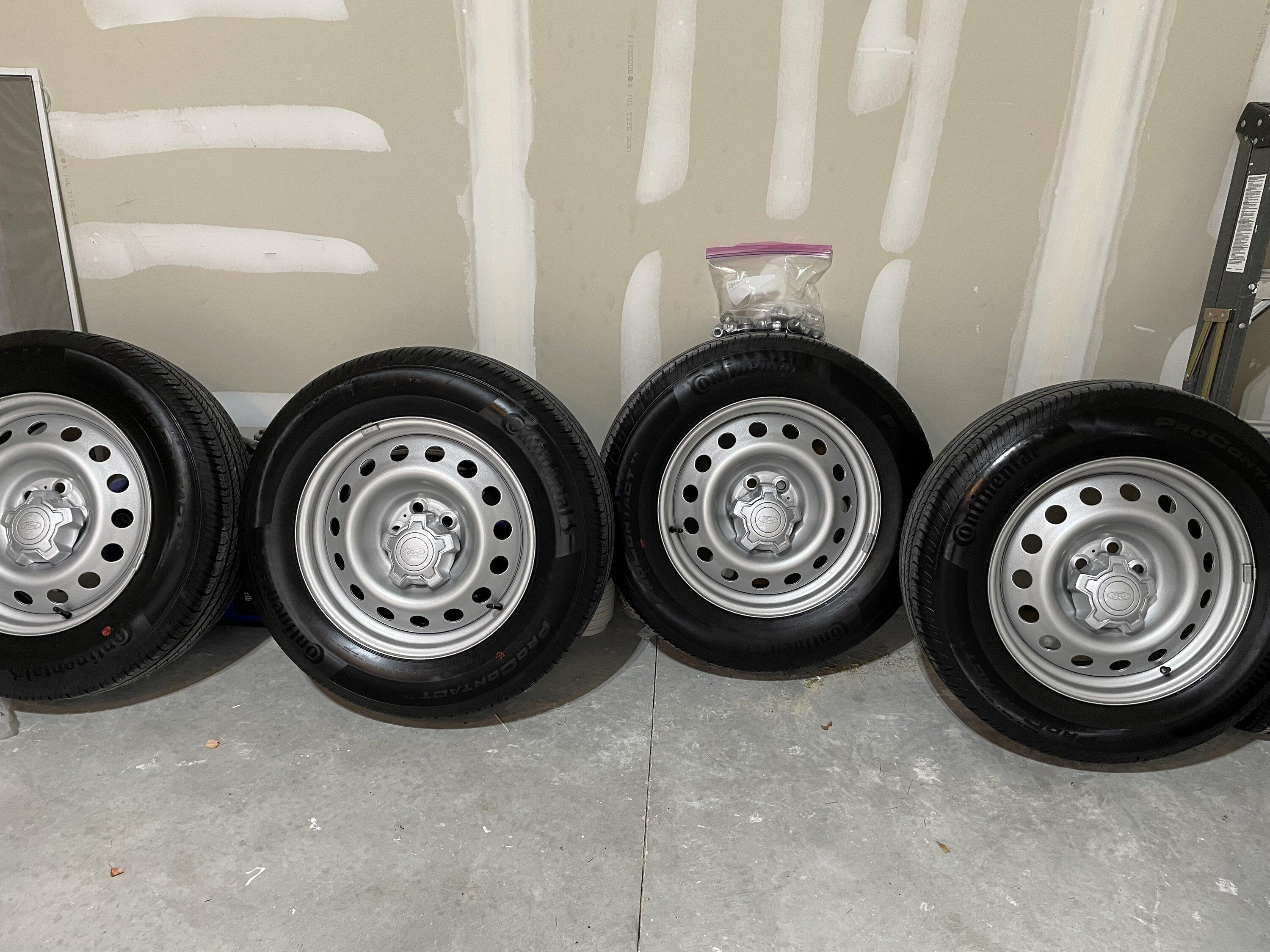 Ford Maverick Steelies with tires TPMs  nuts locks n center caps 53C9FFA5-4D84-4A07-B5C1-62975E773183