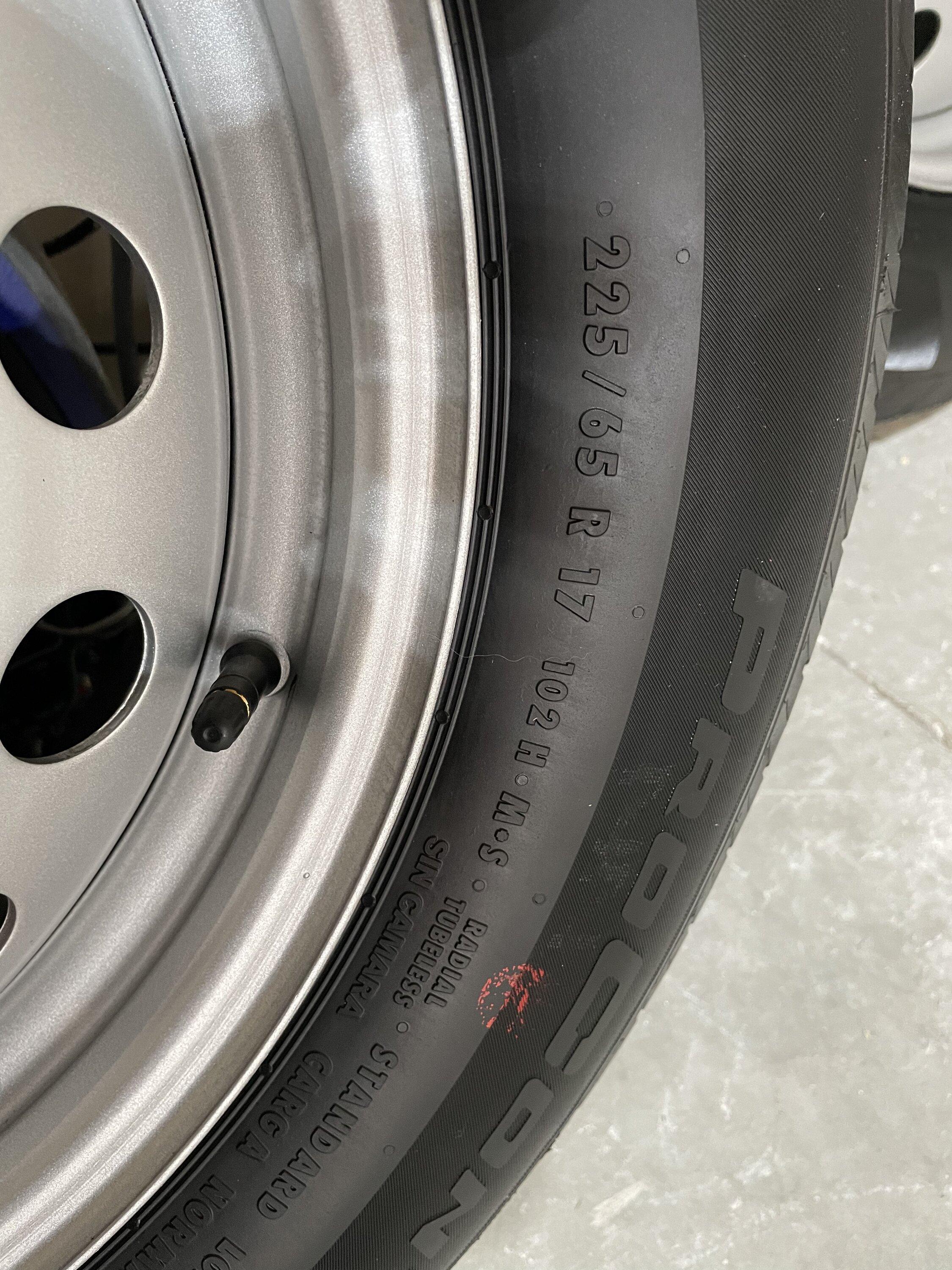 Ford Maverick Steelies with tires TPMs  nuts locks n center caps 877D9543-75C2-462F-BA09-7FD43624B5F7
