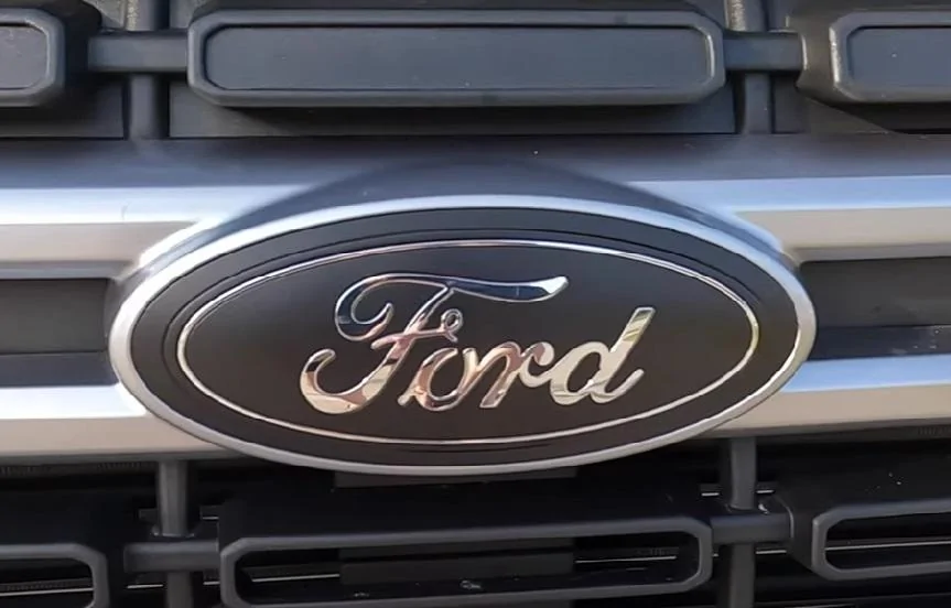 Ford Maverick BAP Black Appearance Package 2023 Maverick spotted! Front, Back & Interior! 📸 front badge plastidi