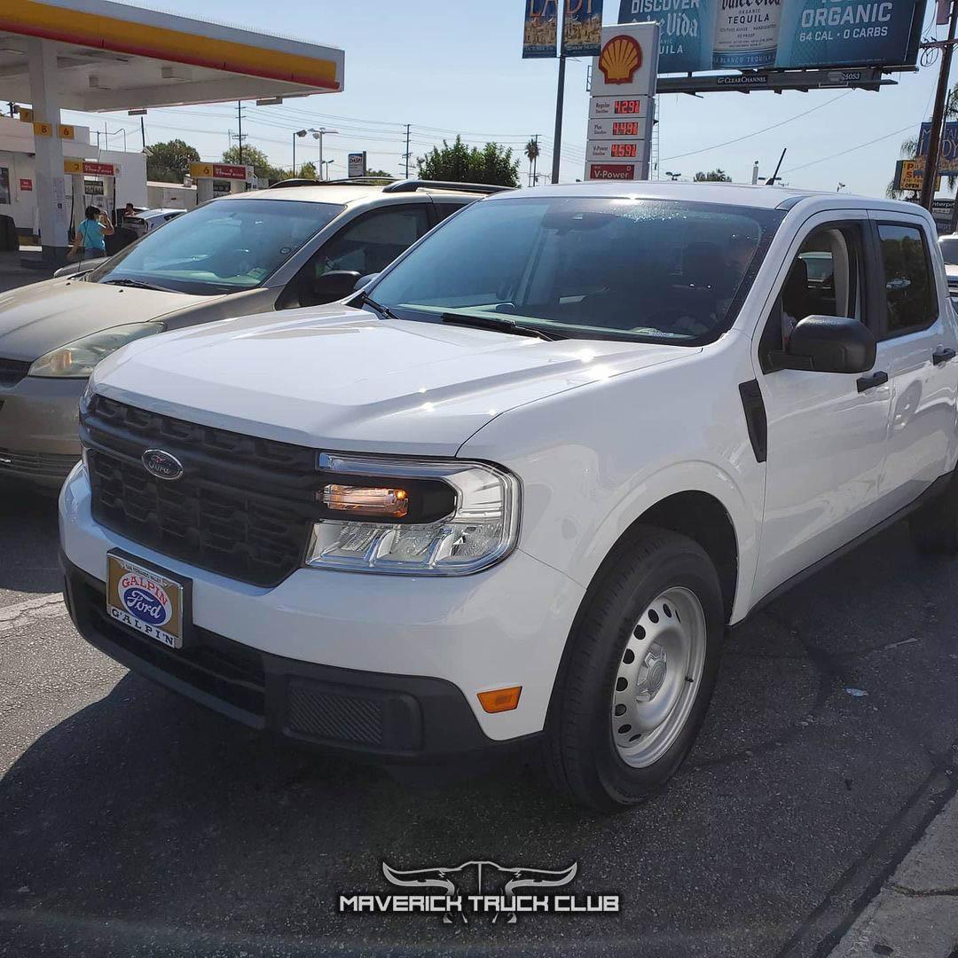 Ford Maverick OXFORD WHITE Maverick Photos Thread Oxford White 2022 Maverick XL pickup truck
