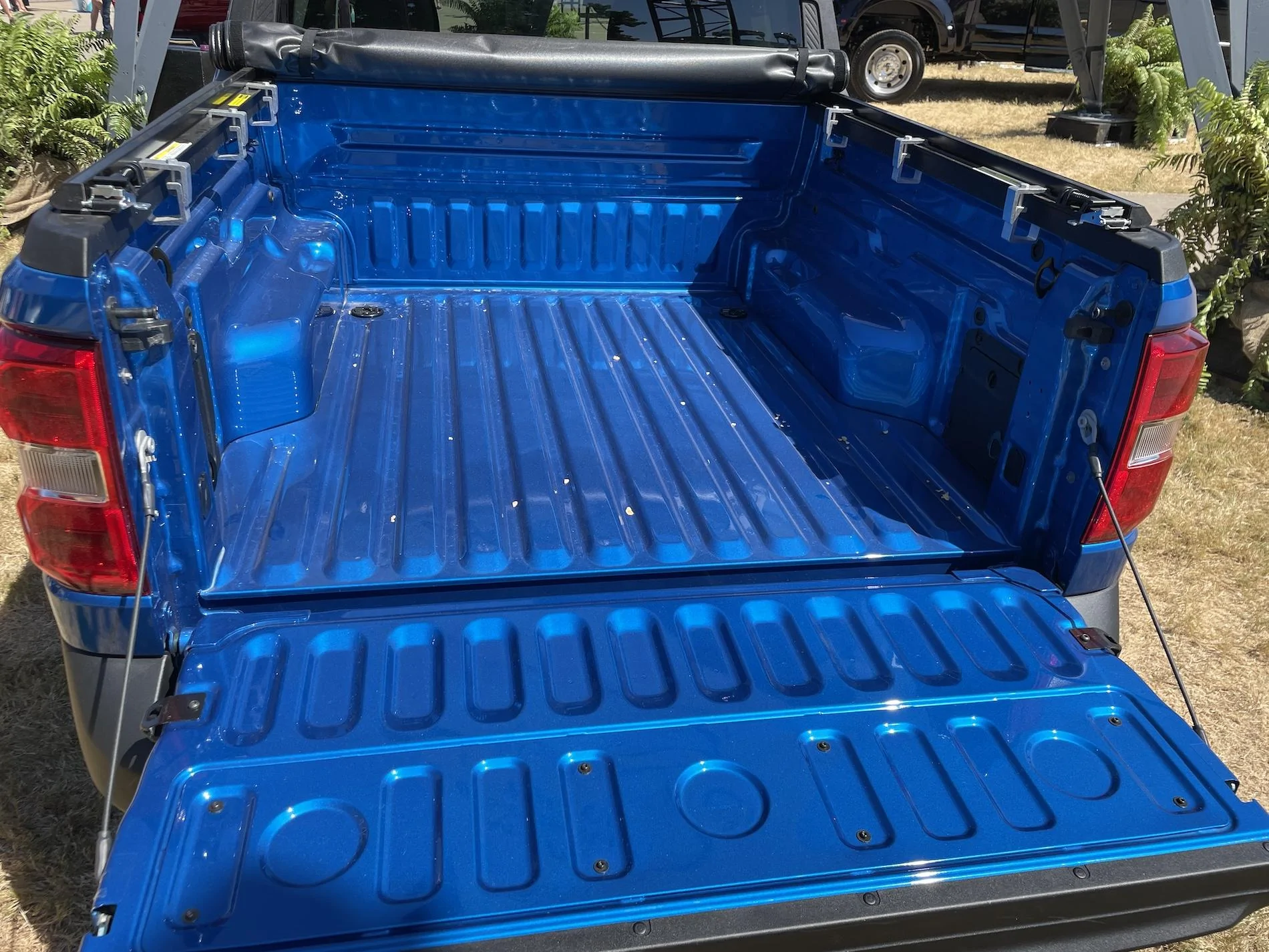 Ford Maverick 4 Mavericks on display at TX State Fair Auto Show - Impressions & Pics Velocity Blue Maverick painted bed
