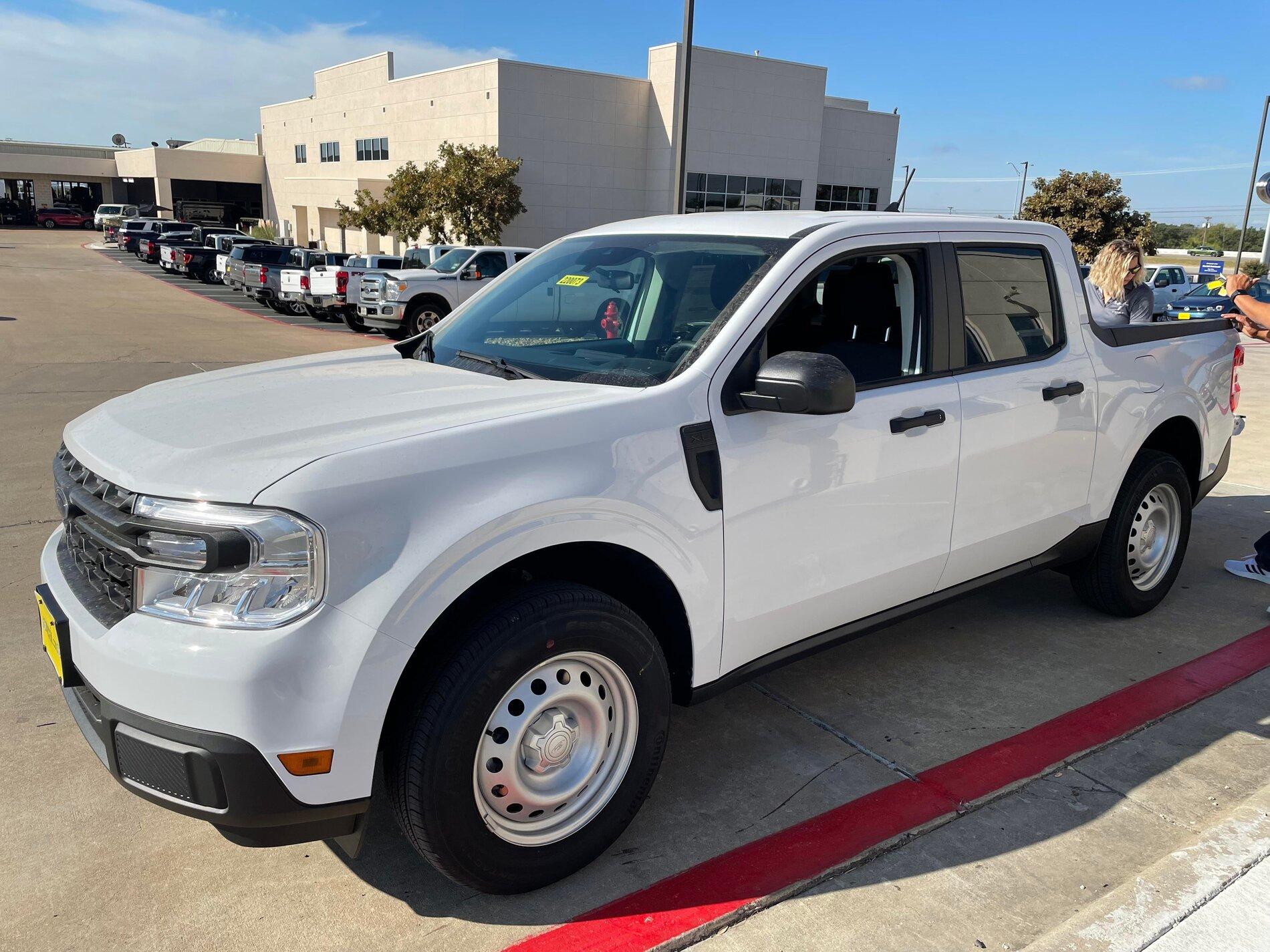 Ford Maverick OXFORD WHITE Maverick Photos Thread 2022 Maverick XL Oxford White 5
