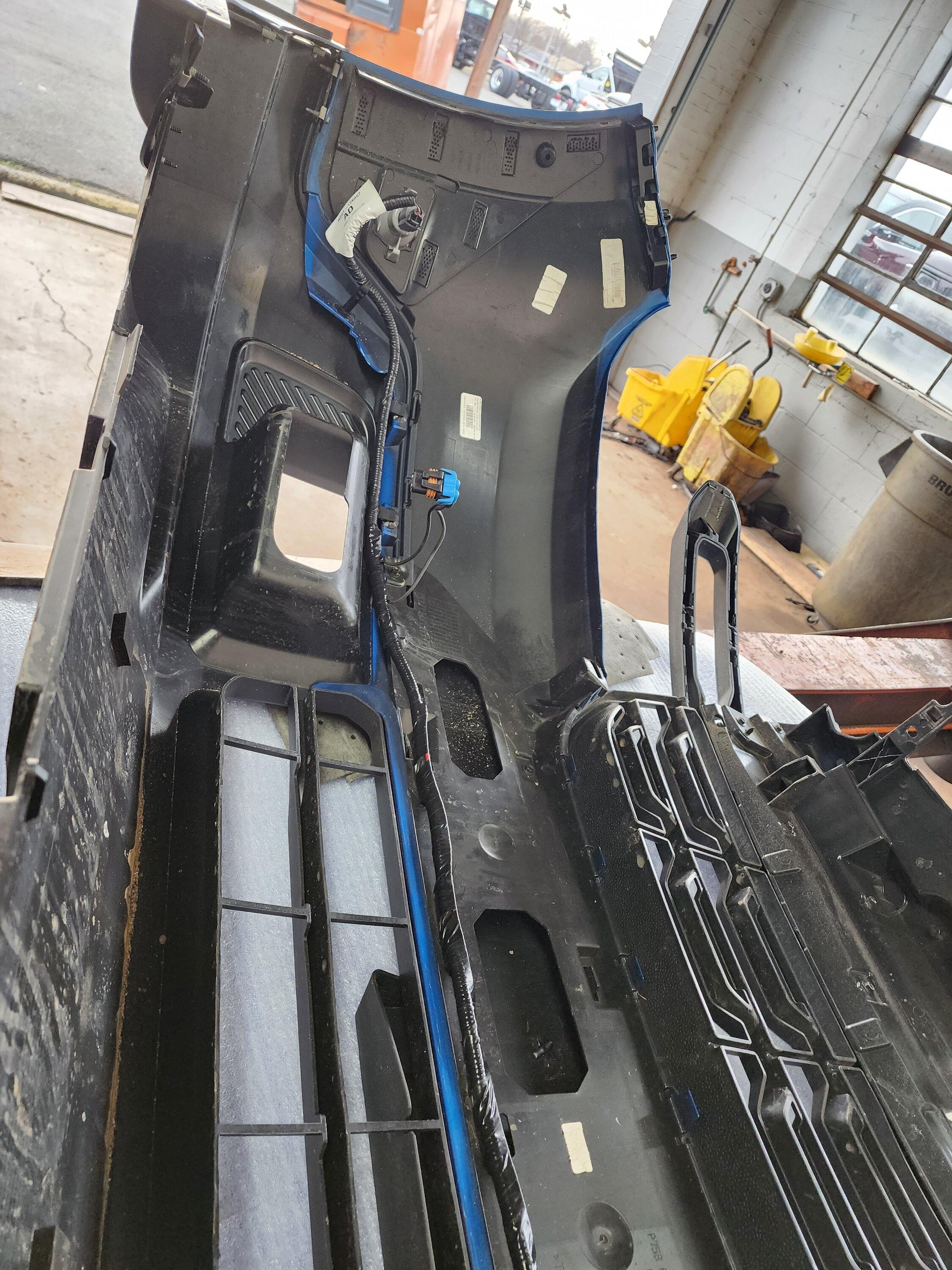 Ford Maverick 22 XL Lobo St Paddle shifters ,f150 Fog light Switch and Fog lights, Rotiforms Wheels Scale Suspension lowered and much more Oem Ford Accesories. 20230103_151928
