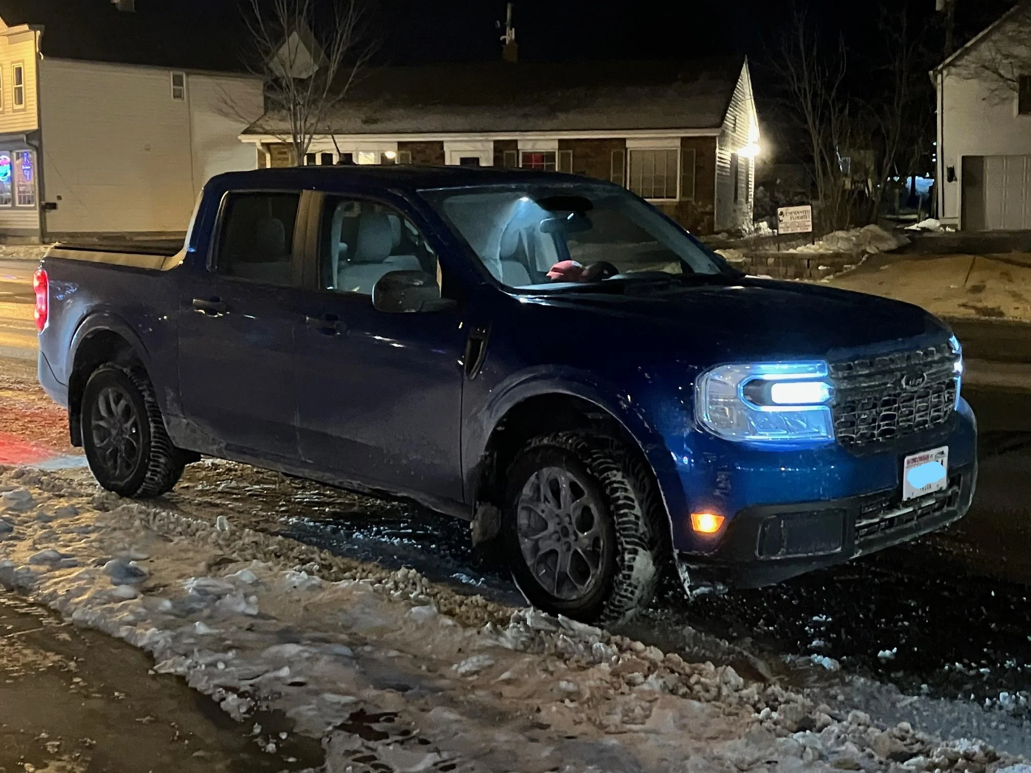 Ford Maverick Stock Hybrid XL in the Snow cR3UV92