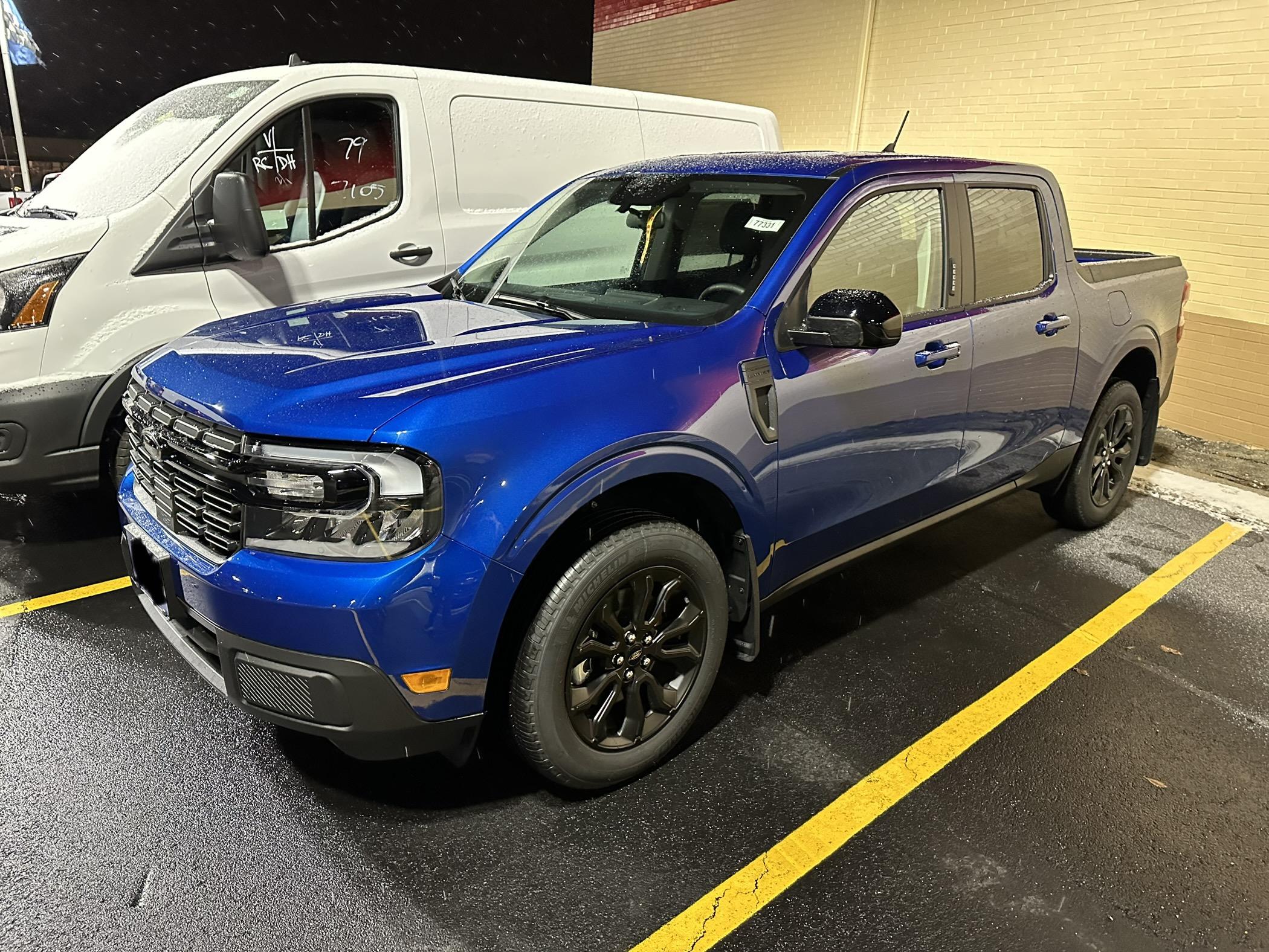 Ford Maverick Atlas Blue Maverick w/ Black Appearance Package (BAP) spotted in wild! ❤️‍🔥 39C47378-8F87-4018-B0A4-0E56ECEB86A9