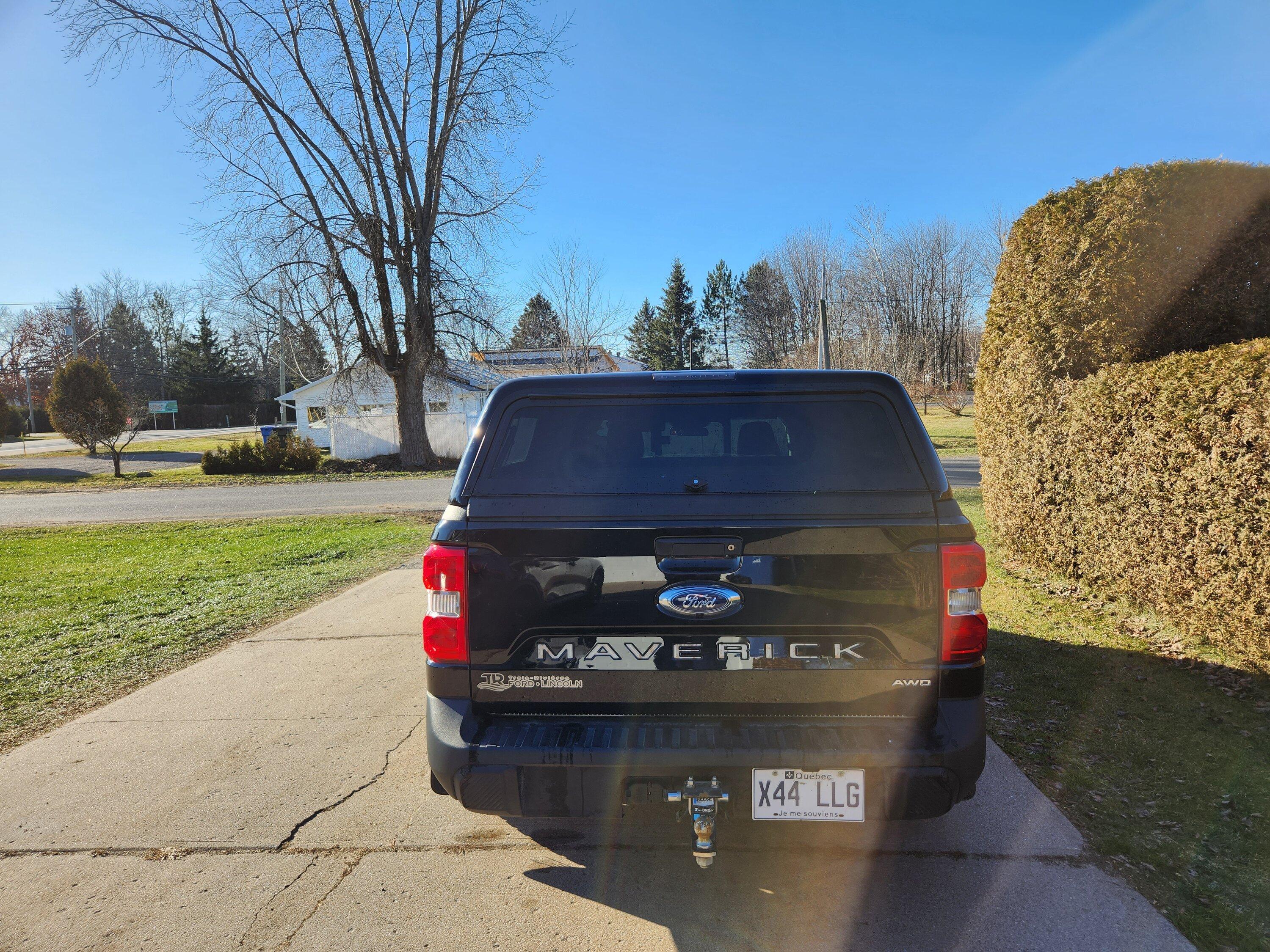 Ford Maverick Fibrobec / ARE flat top canopy on my beautiful black shadow XLT 20221209_105241