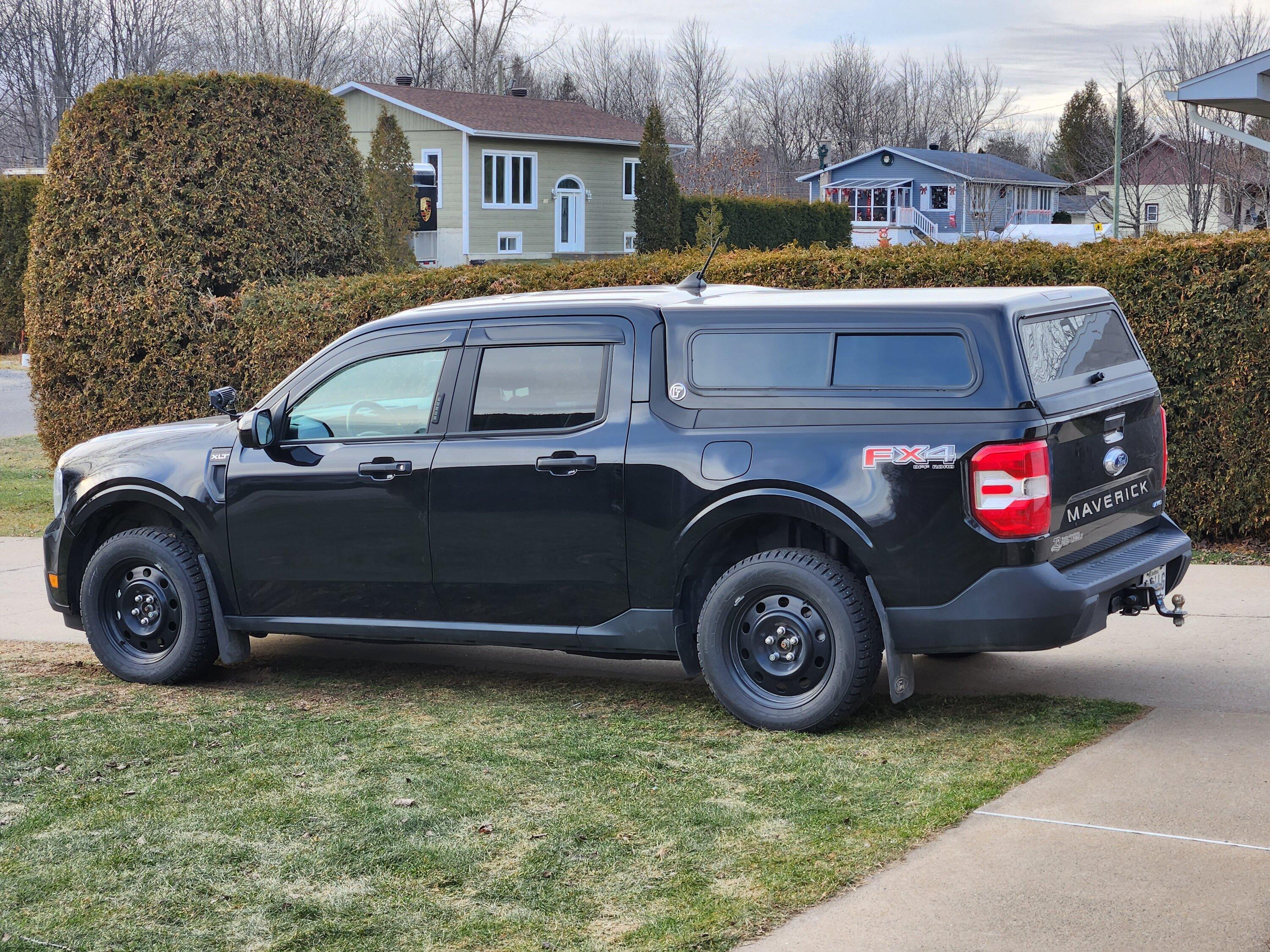 Ford Maverick Fibrobec / ARE flat top canopy on my beautiful black shadow XLT 20221211_143052