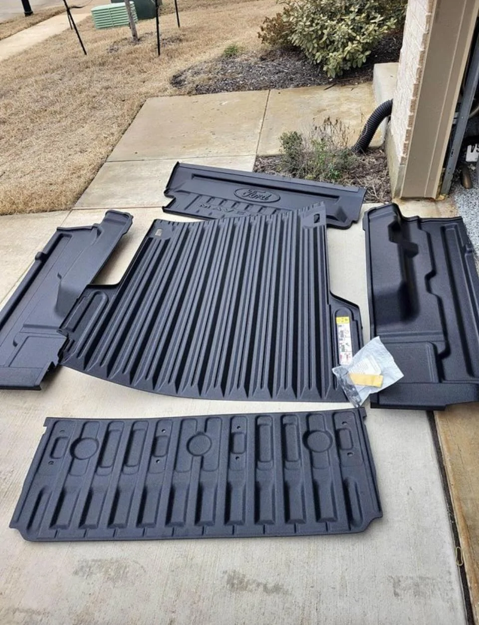Ford Maverick Oem bed liner in DFW 250.00 898607D1-BE5A-45F3-AE0E-60A95B3F4F61