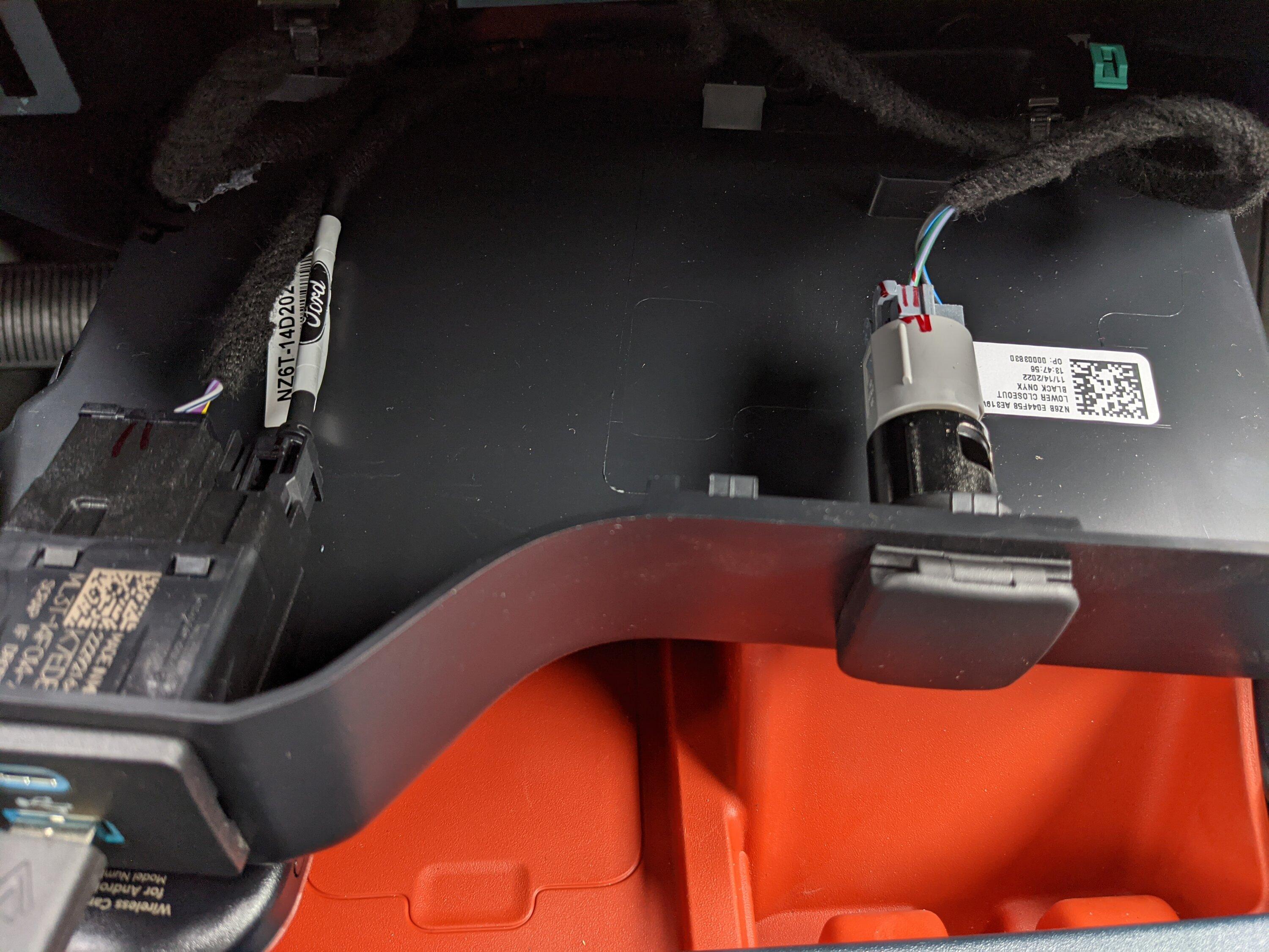 Ford Maverick 2023 XL/XLT PSA  - No ambient lighting PXL_20230114_170550720