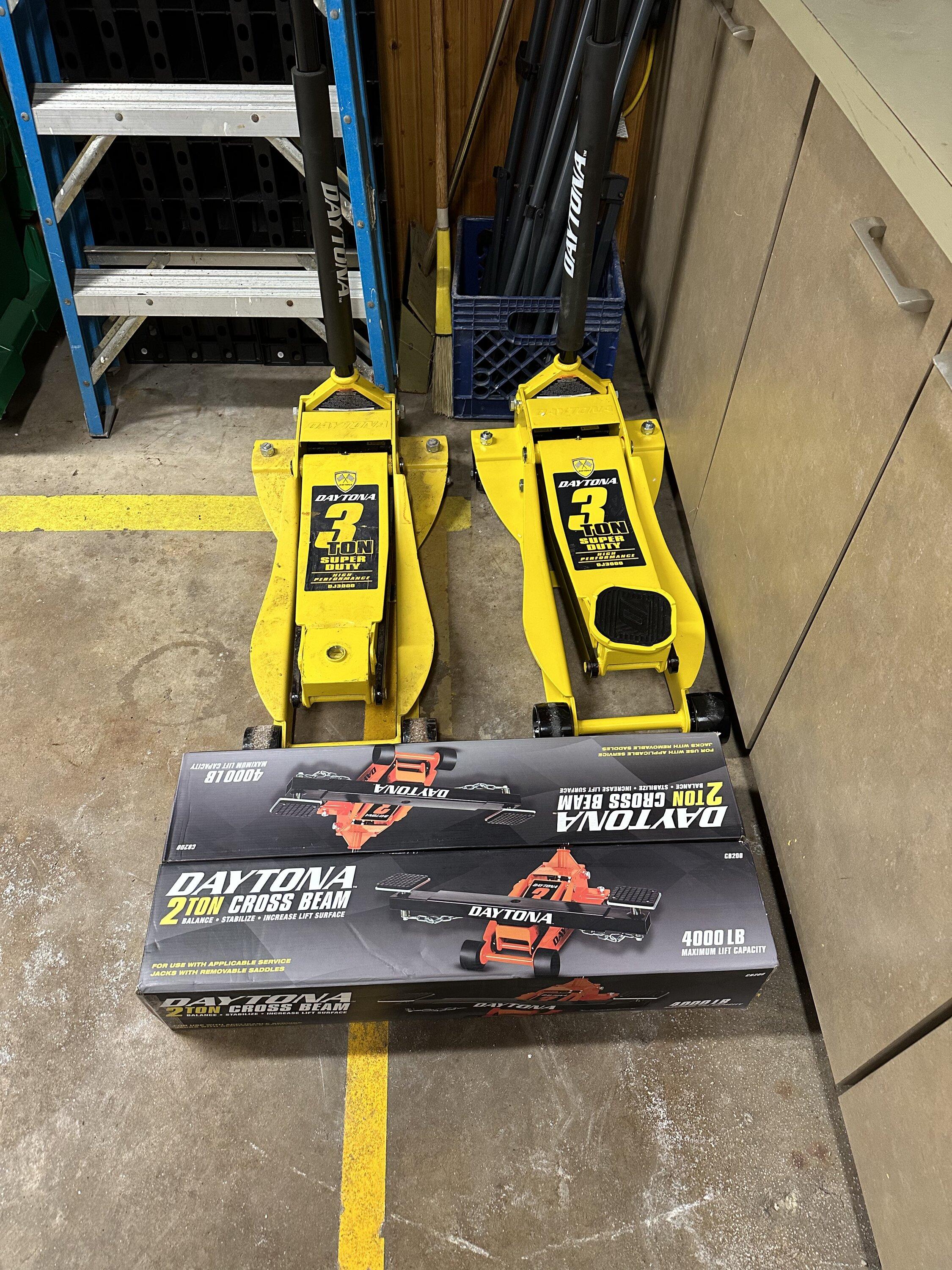 Ford Maverick Floor Jack & Jack Stand(s) at Pinch Welds 993115E3-0EF1-453F-96E7-F4A76D45121B