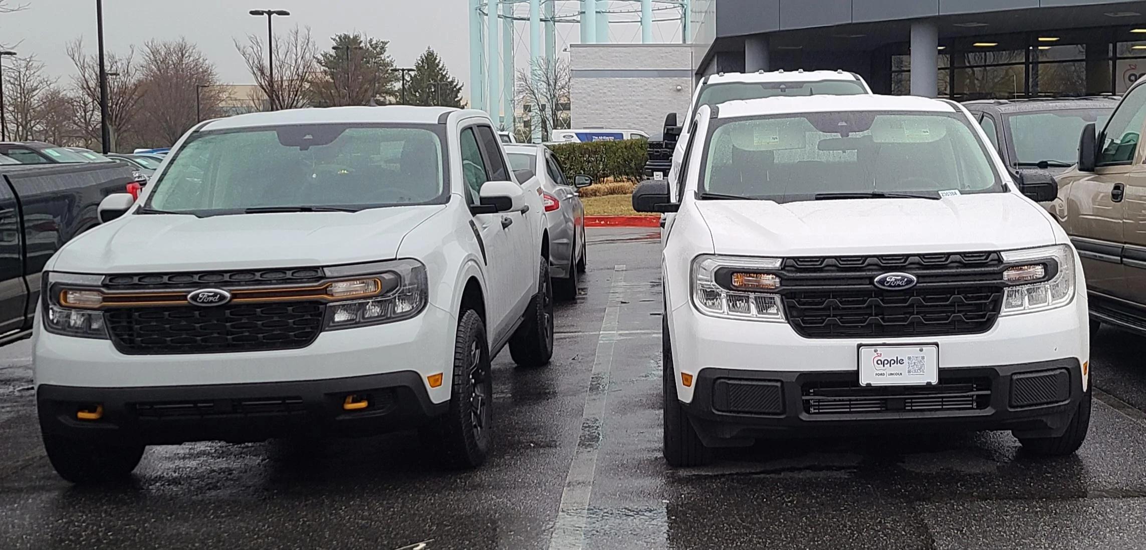 Ford Maverick XLT Tremor vs. XL AWD Maverick side-by-side pics (and Avalanche vs Oxford White) 20230119_090034
