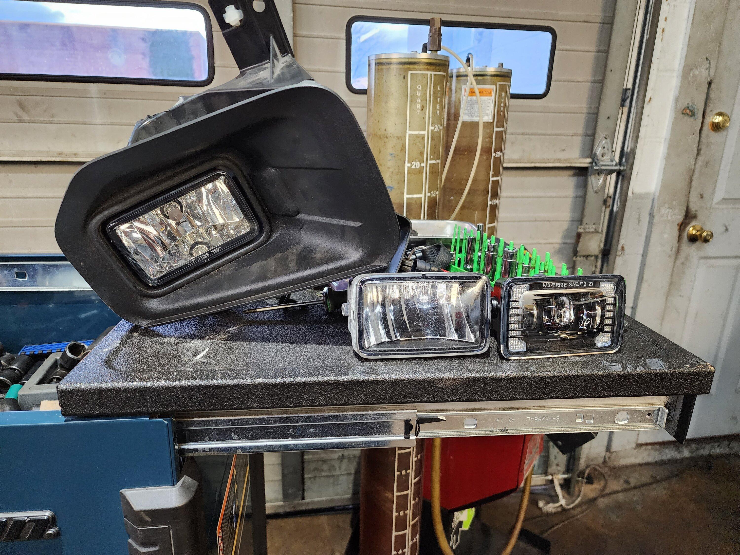 Ford Maverick 22 XL Lobo St Paddle shifters ,f150 Fog light Switch and Fog lights, Rotiforms Wheels Scale Suspension lowered and much more Oem Ford Accesories. 20230120_171211
