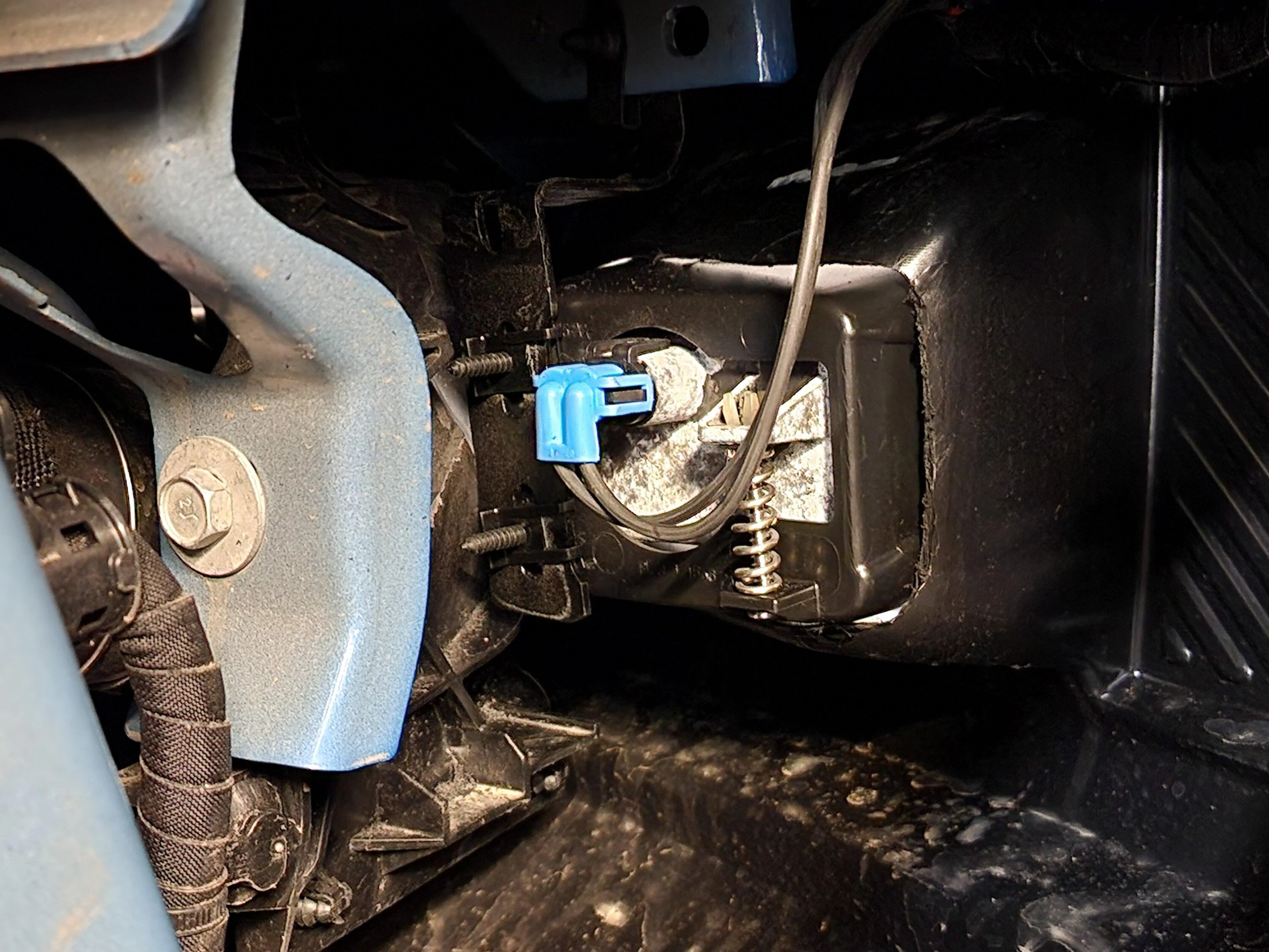 Ford Maverick 22 XL Lobo St Paddle shifters ,f150 Fog light Switch and Fog lights, Rotiforms Wheels Scale Suspension lowered and much more Oem Ford Accesories. 20230120_181823